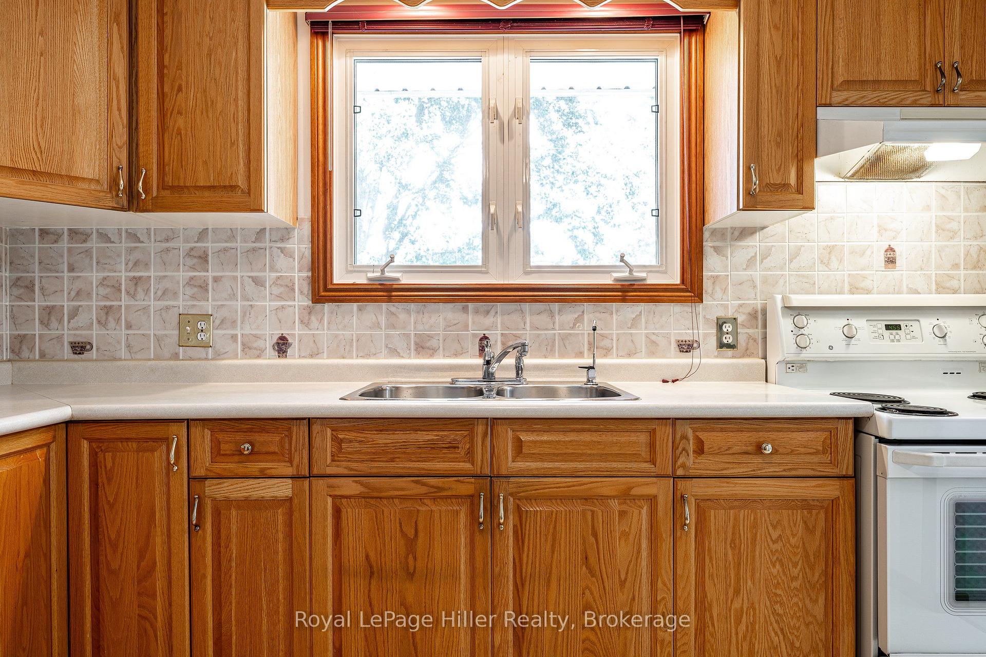 Photo 15 of 278 Elgin Crescent, Stratford — HOMEH