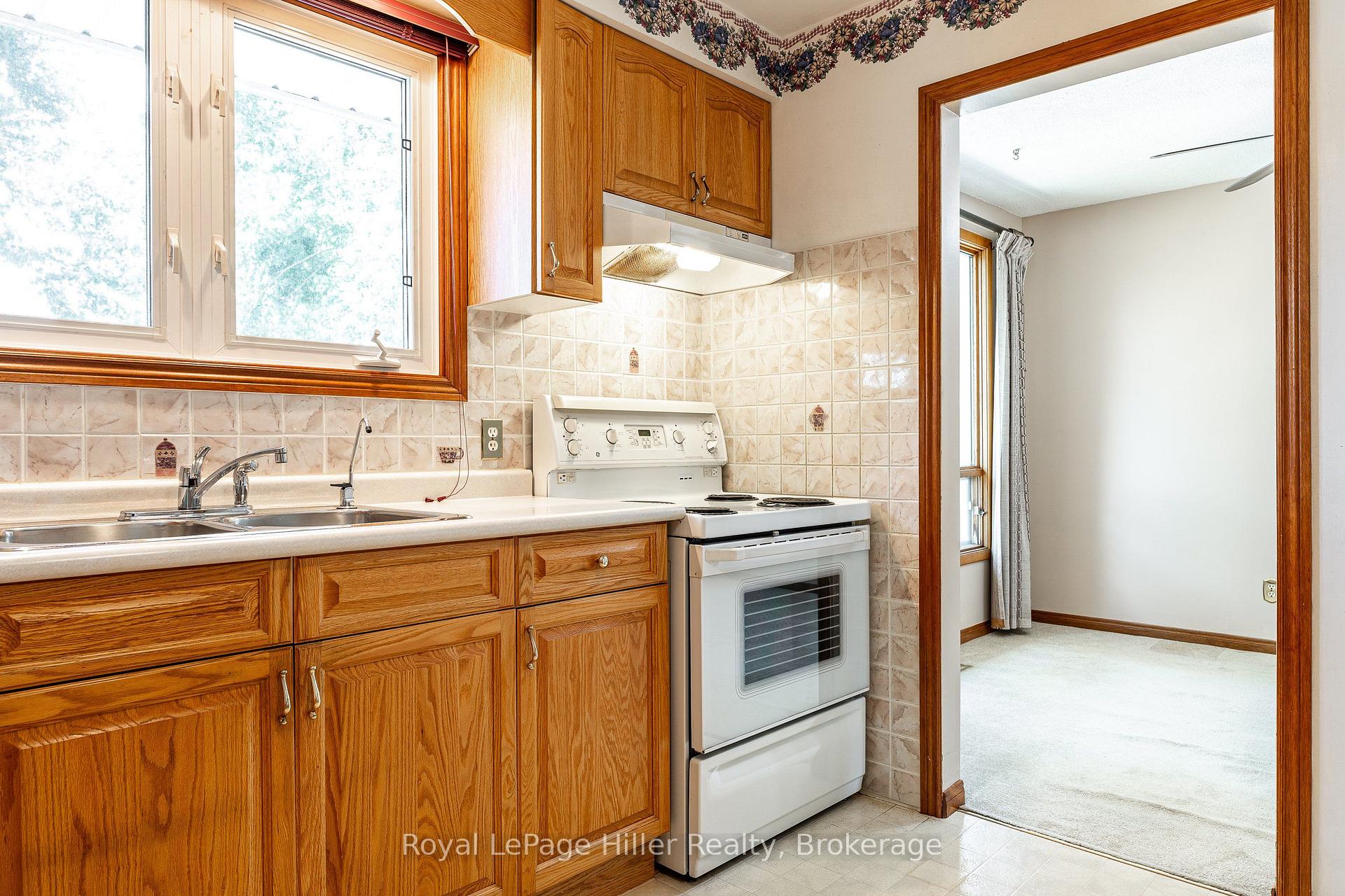 Photo 16 of 278 Elgin Crescent, Stratford — HOMEH