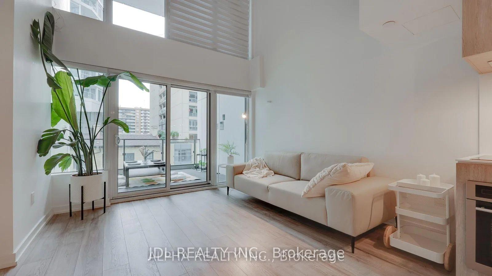 Front of Unit 516, 77 Shuter Street