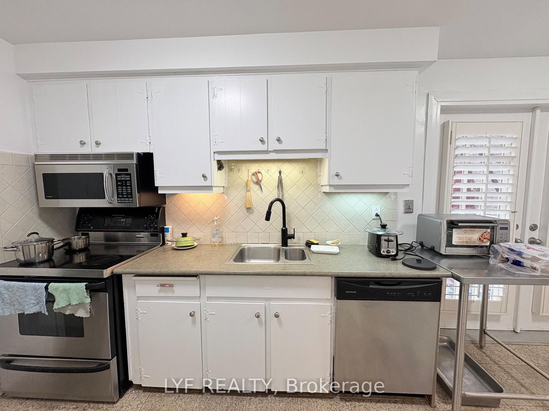 Photo 8 of Unit Main, 31 Markhaven Road, Markham, Unionville — HOMEH