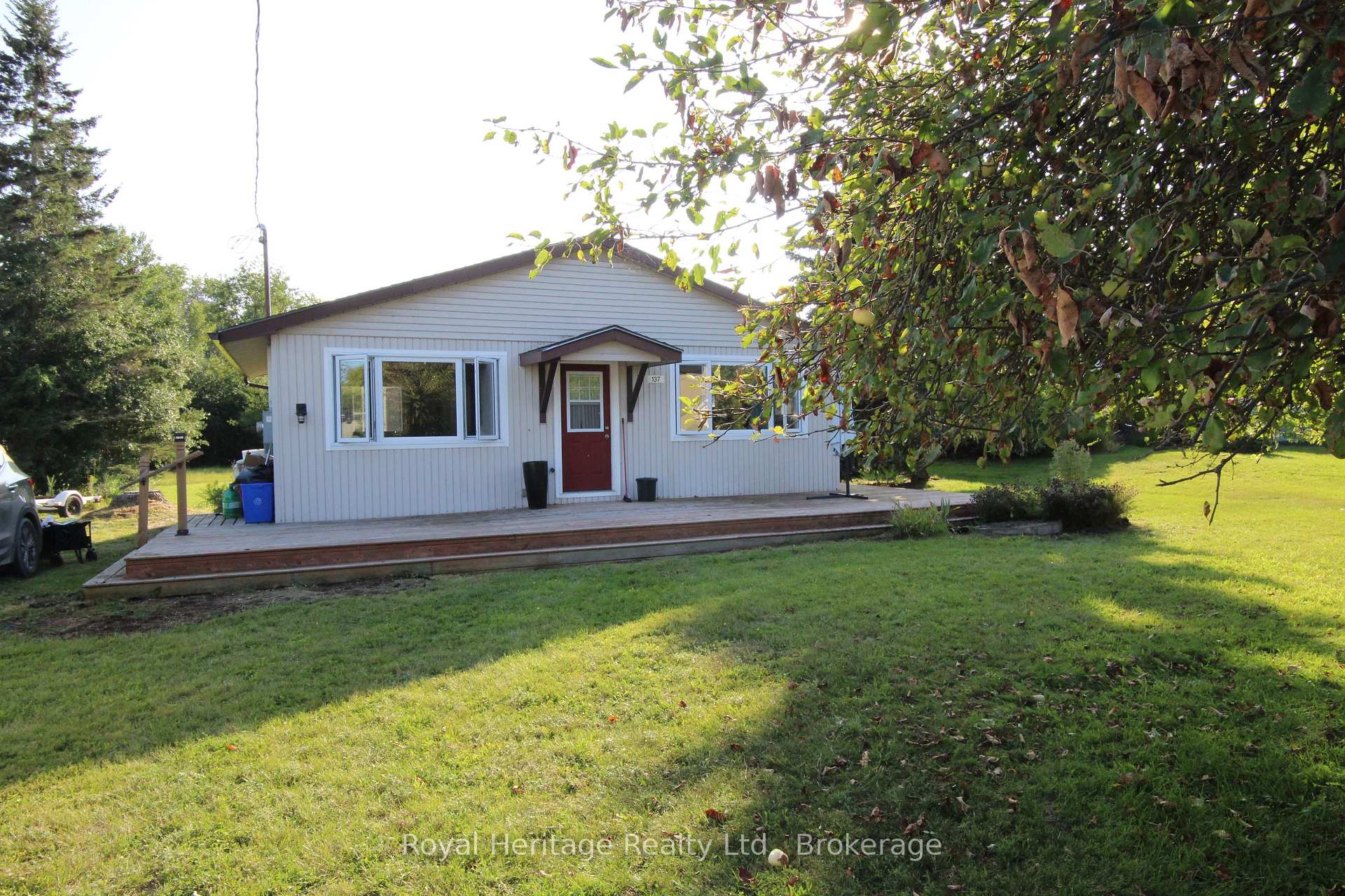 Front of 137 Bayshore Road