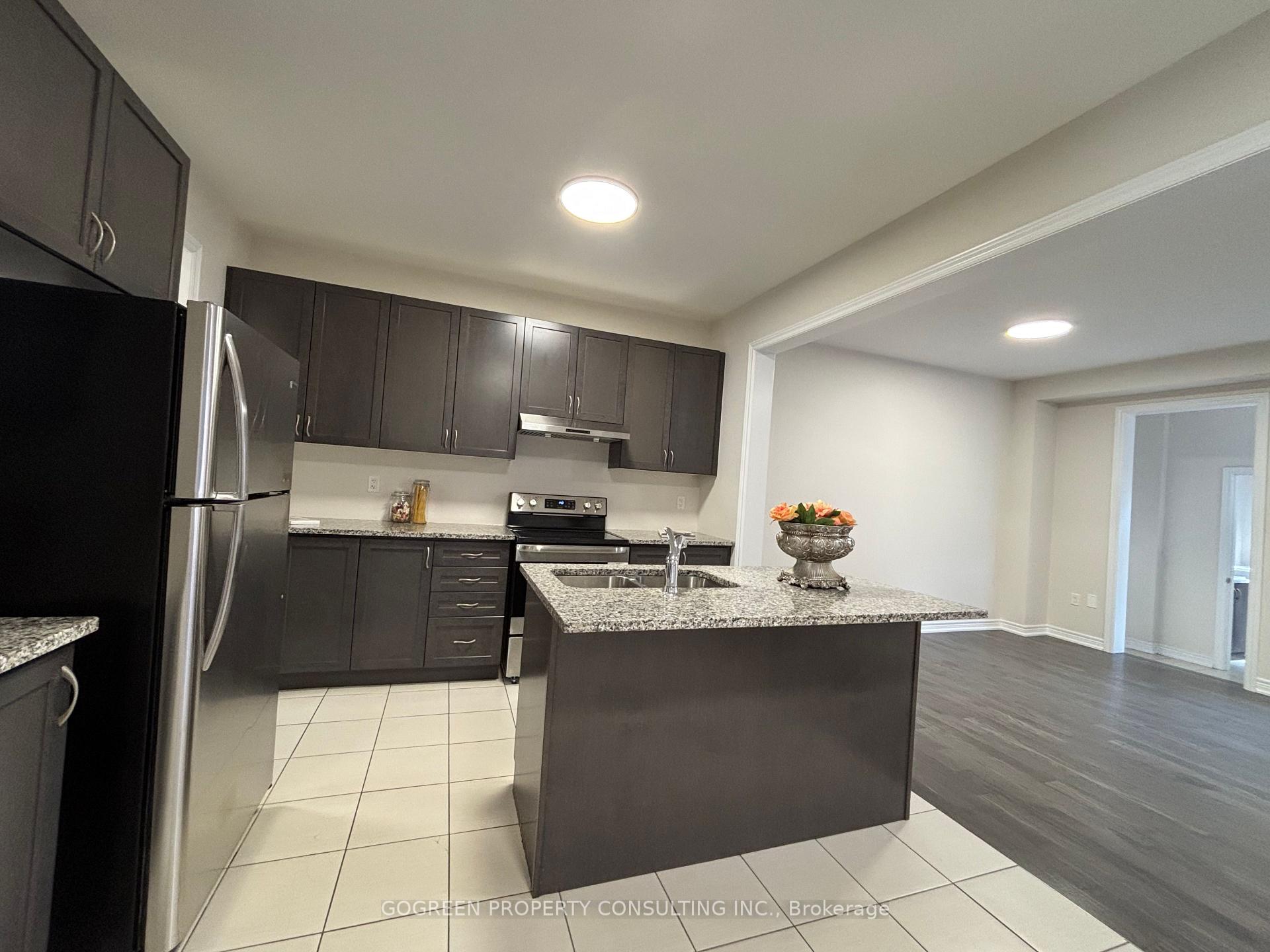 Photo 5 of 5 Applegate Drive, East Gwillimbury, Rural East Gwillimbury — HOMEH