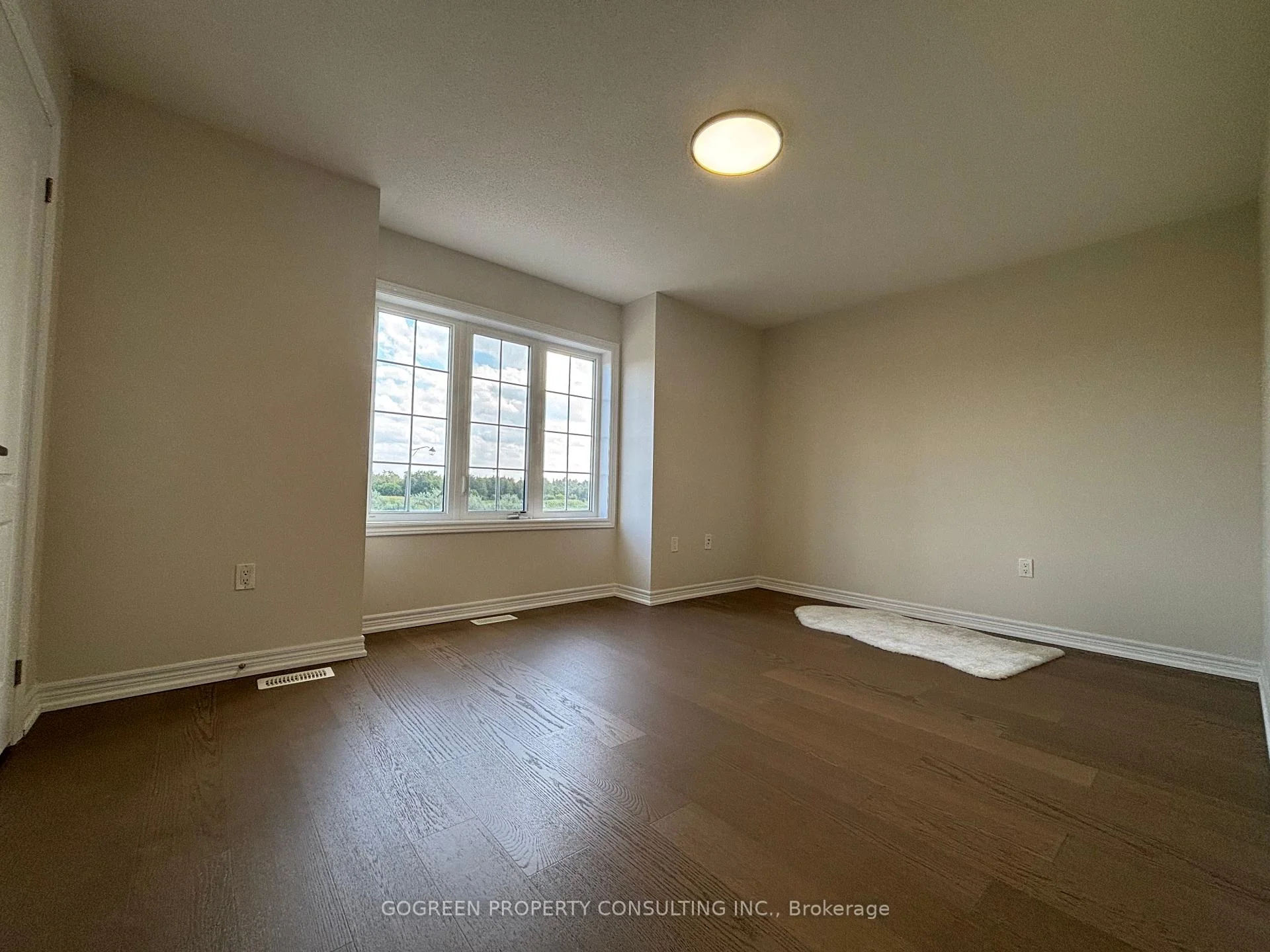 Photo 12 of 5 Applegate Drive, East Gwillimbury, Rural East Gwillimbury — HOMEH