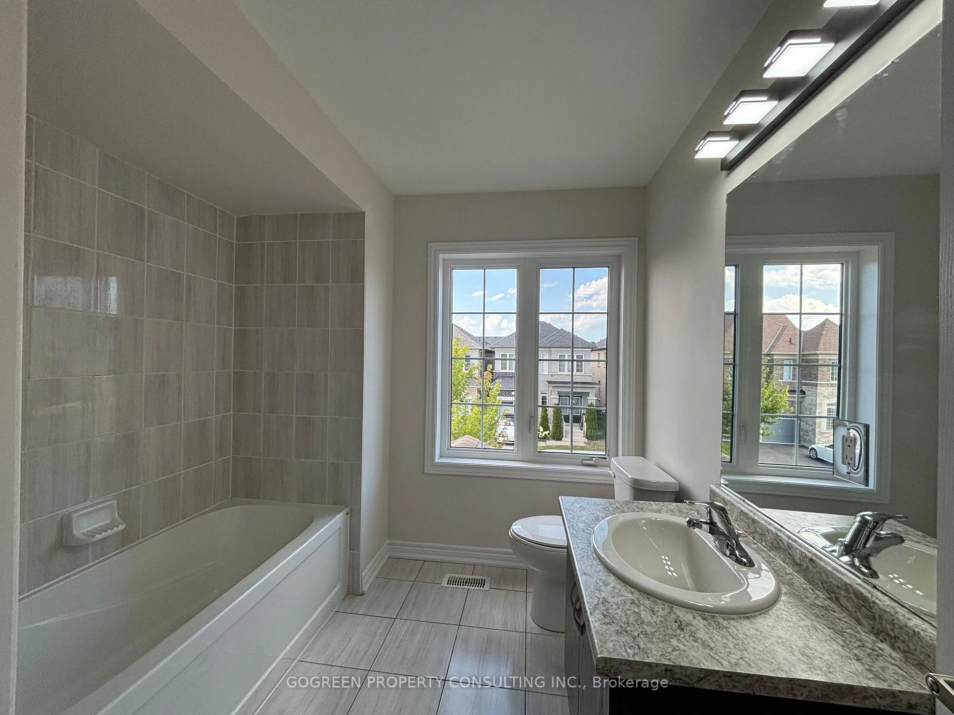 Photo 21 of 5 Applegate Drive, East Gwillimbury, Rural East Gwillimbury — HOMEH