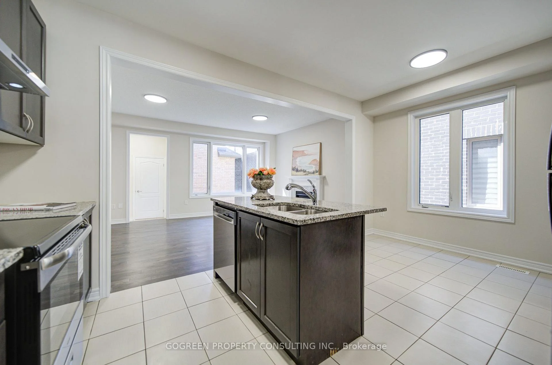 Photo 23 of 5 Applegate Drive, East Gwillimbury, Rural East Gwillimbury — HOMEH