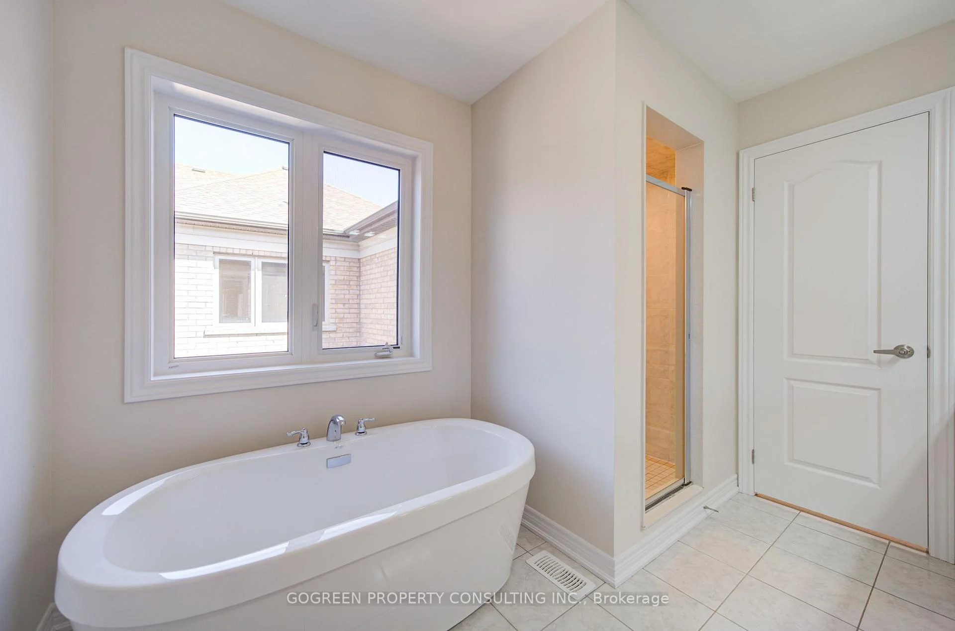Photo 56 of 5 Applegate Drive, East Gwillimbury, Rural East Gwillimbury — HOMEH