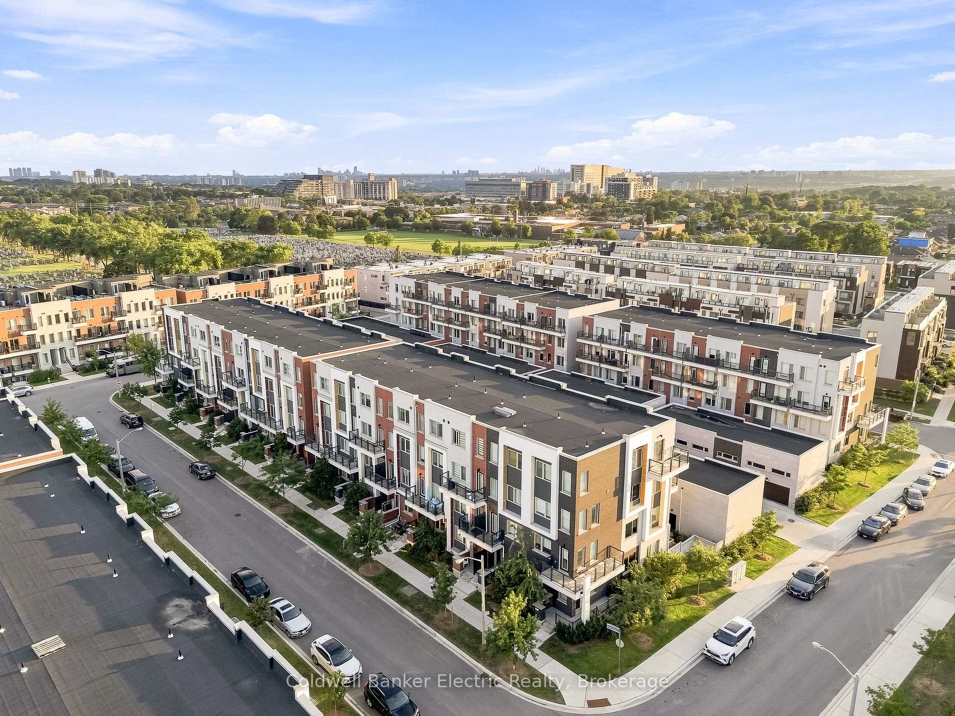 Photo 3 of 42 William Duncan Road, North York, Downsview-Roding-CFB — HOMEH