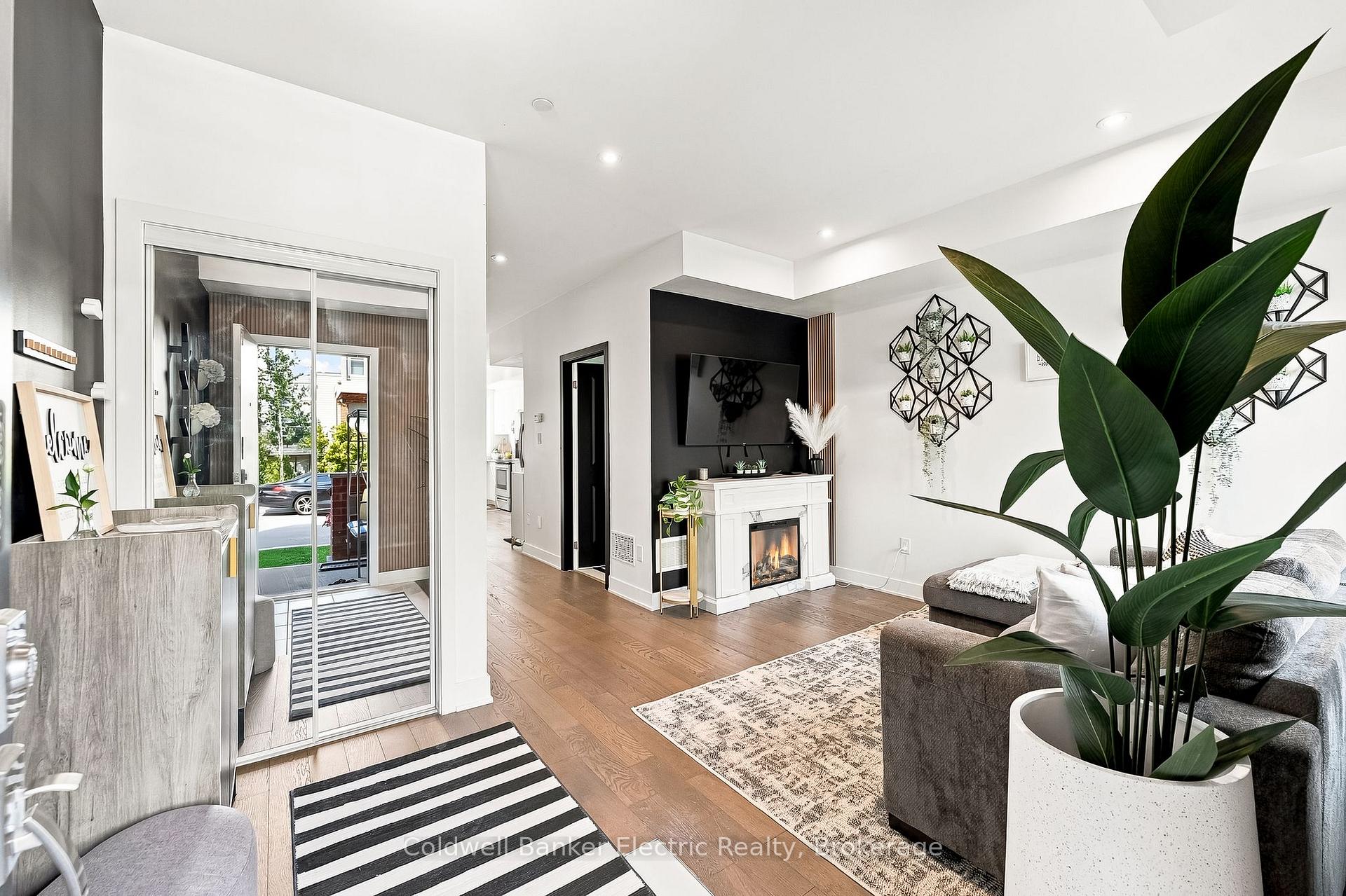 Photo 7 of 42 William Duncan Road, North York, Downsview-Roding-CFB — HOMEH