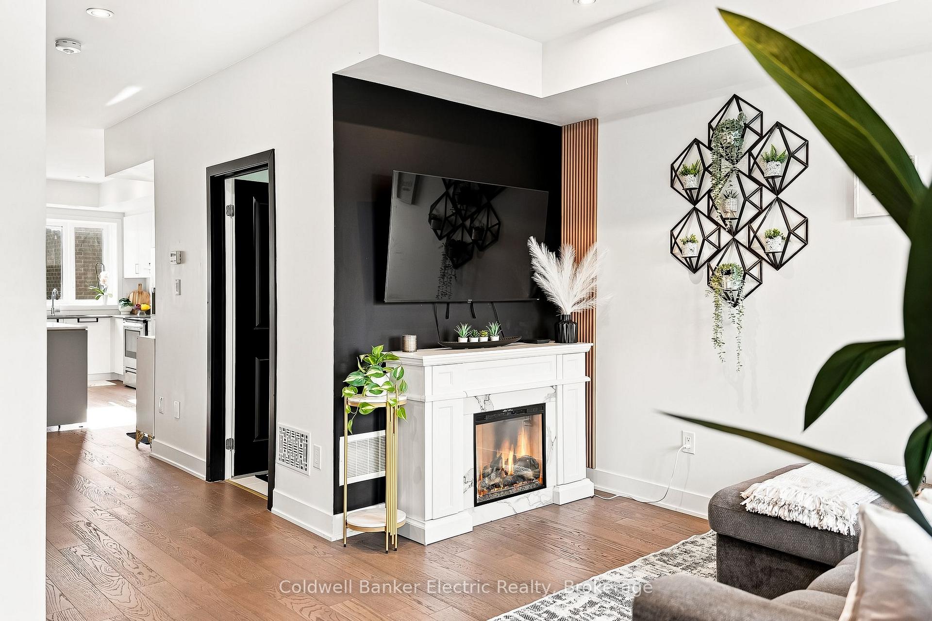 Photo 8 of 42 William Duncan Road, North York, Downsview-Roding-CFB — HOMEH