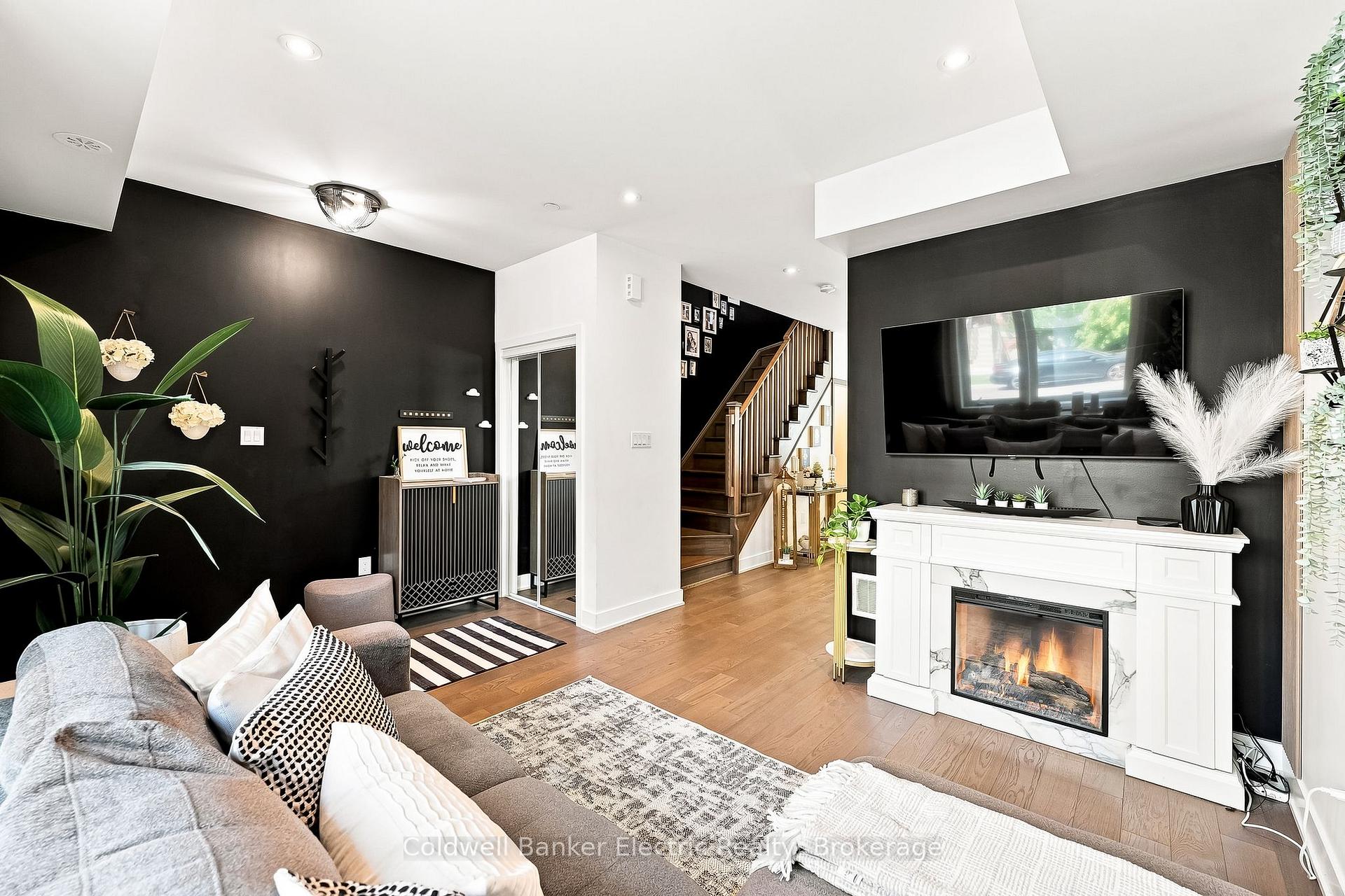 Photo 9 of 42 William Duncan Road, North York, Downsview-Roding-CFB — HOMEH