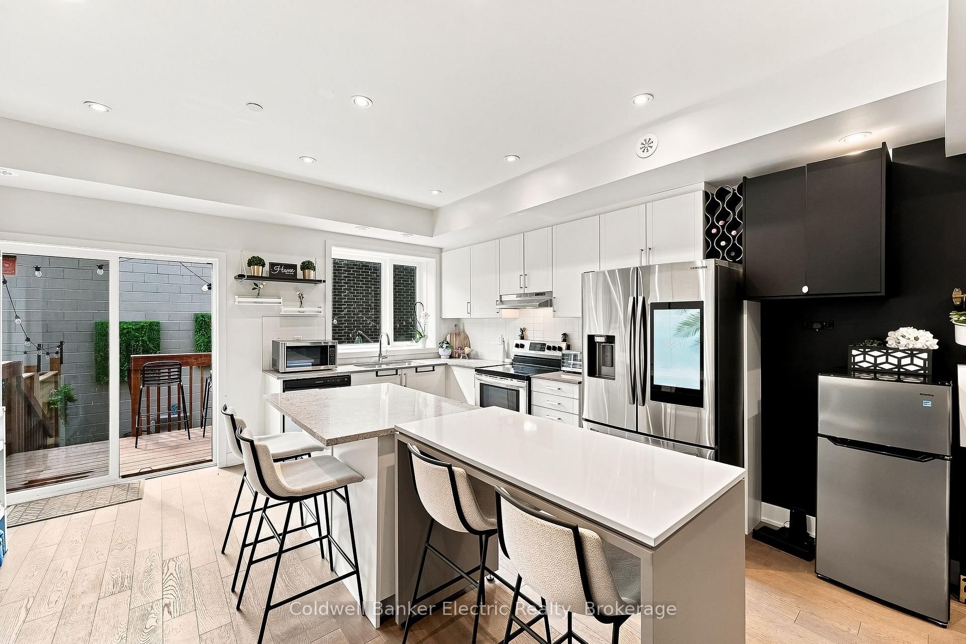Photo 10 of 42 William Duncan Road, North York, Downsview-Roding-CFB — HOMEH