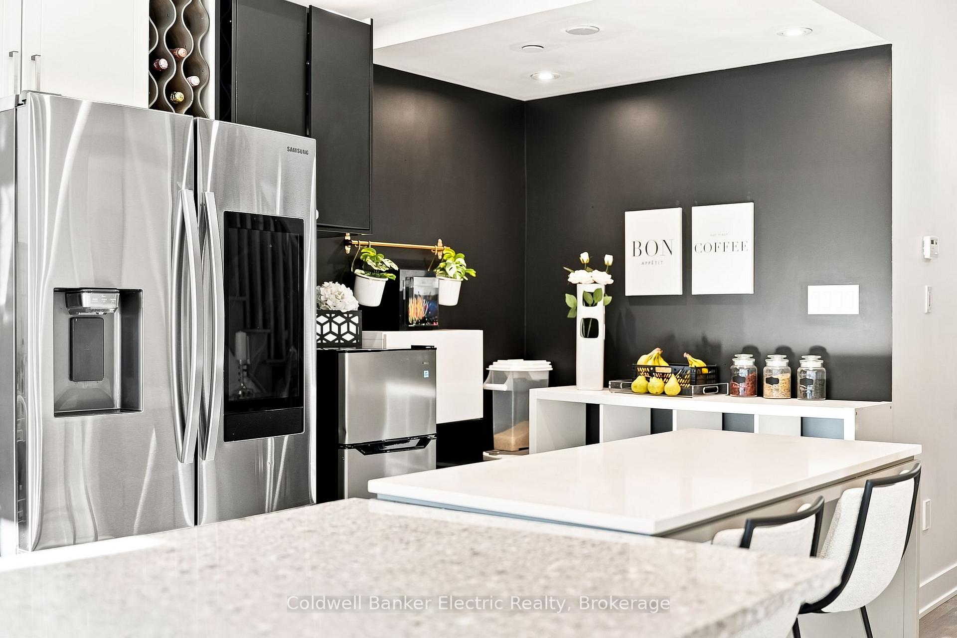 Photo 11 of 42 William Duncan Road, North York, Downsview-Roding-CFB — HOMEH