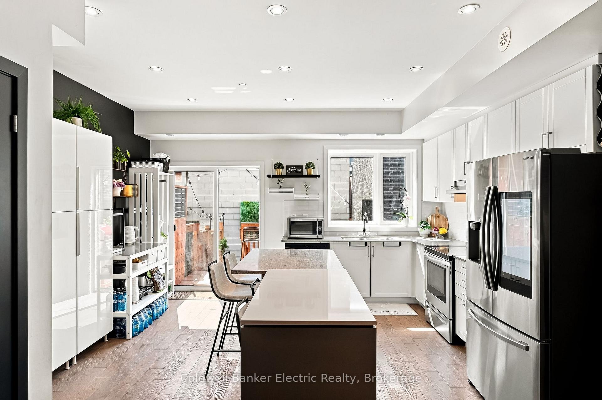 Photo 13 of 42 William Duncan Road, North York, Downsview-Roding-CFB — HOMEH