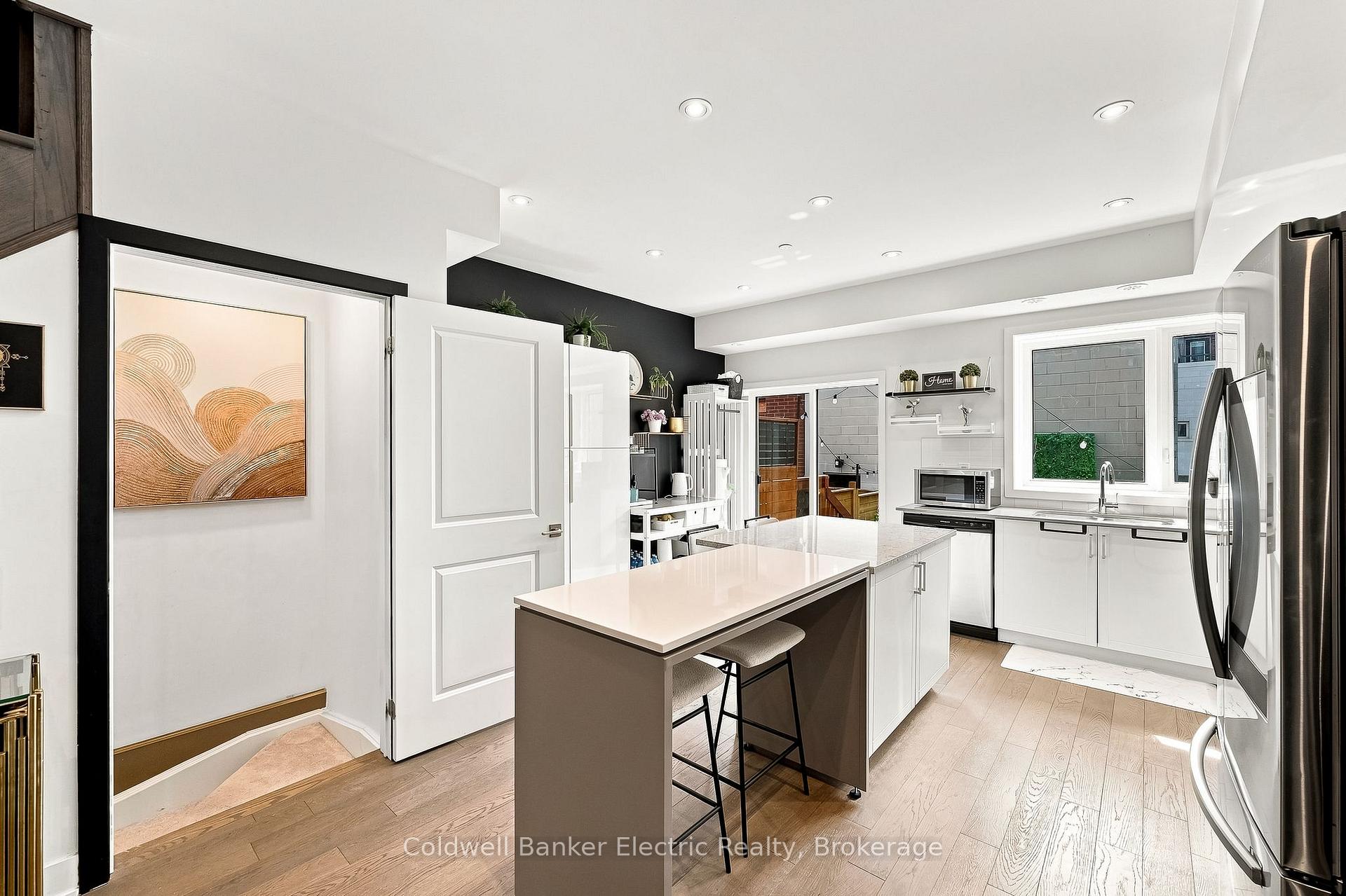 Photo 14 of 42 William Duncan Road, North York, Downsview-Roding-CFB — HOMEH