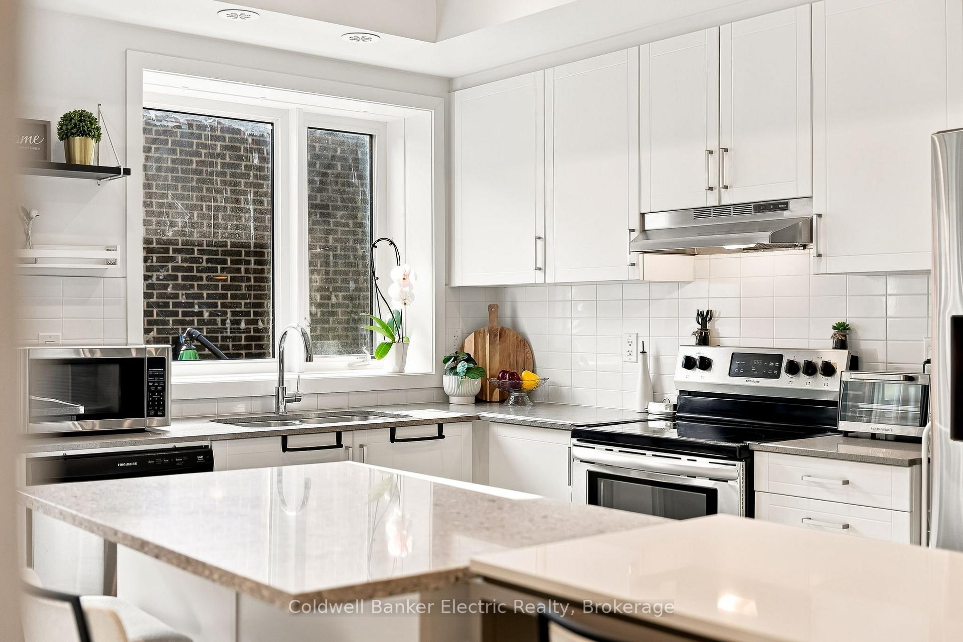 Photo 15 of 42 William Duncan Road, North York, Downsview-Roding-CFB — HOMEH