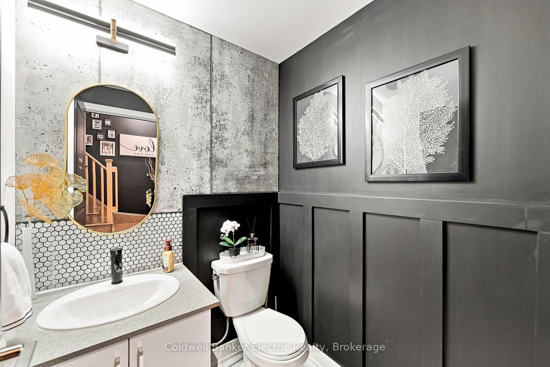 Photo 18 of 42 William Duncan Road, North York, Downsview-Roding-CFB — HOMEH