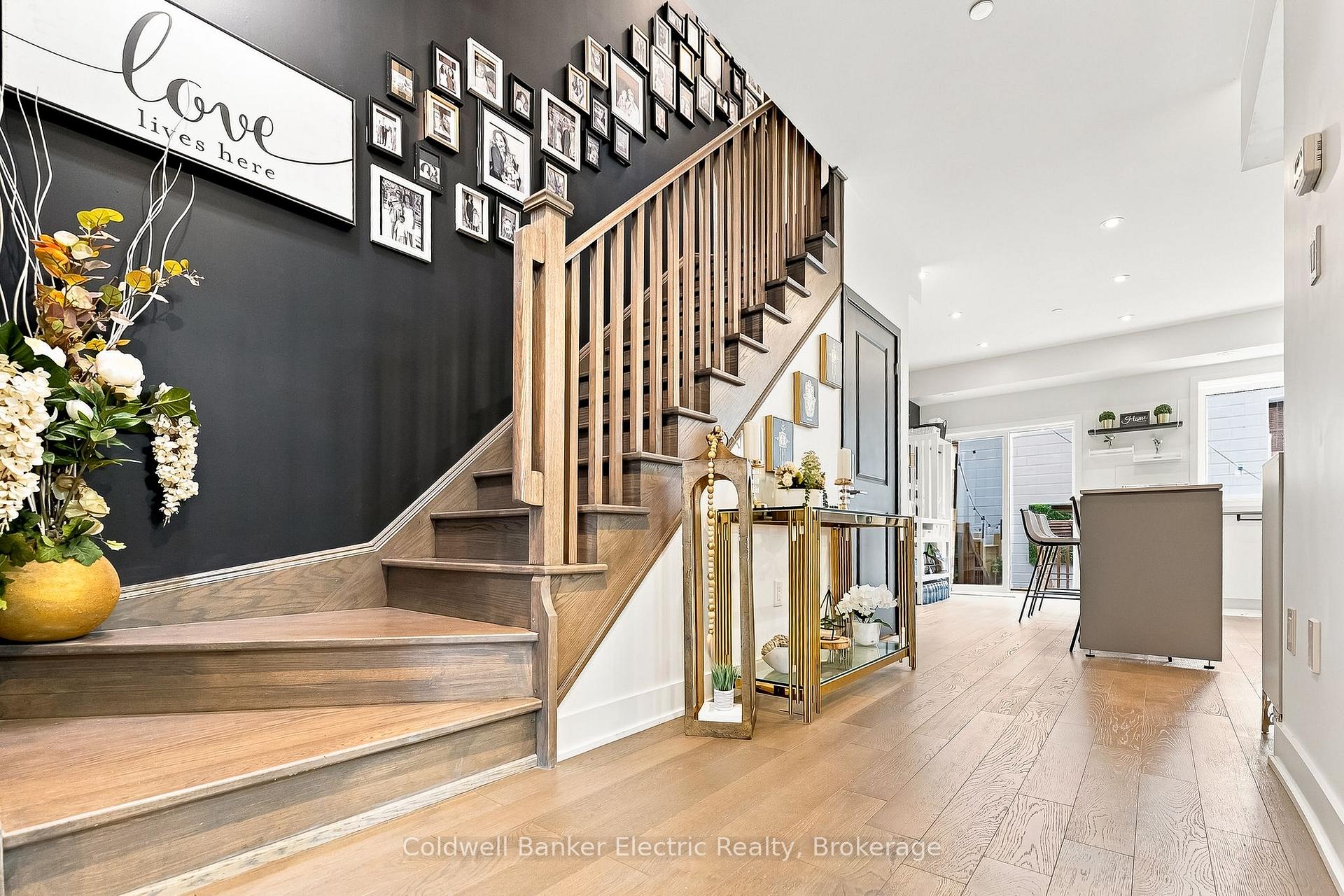 Photo 19 of 42 William Duncan Road, North York, Downsview-Roding-CFB — HOMEH