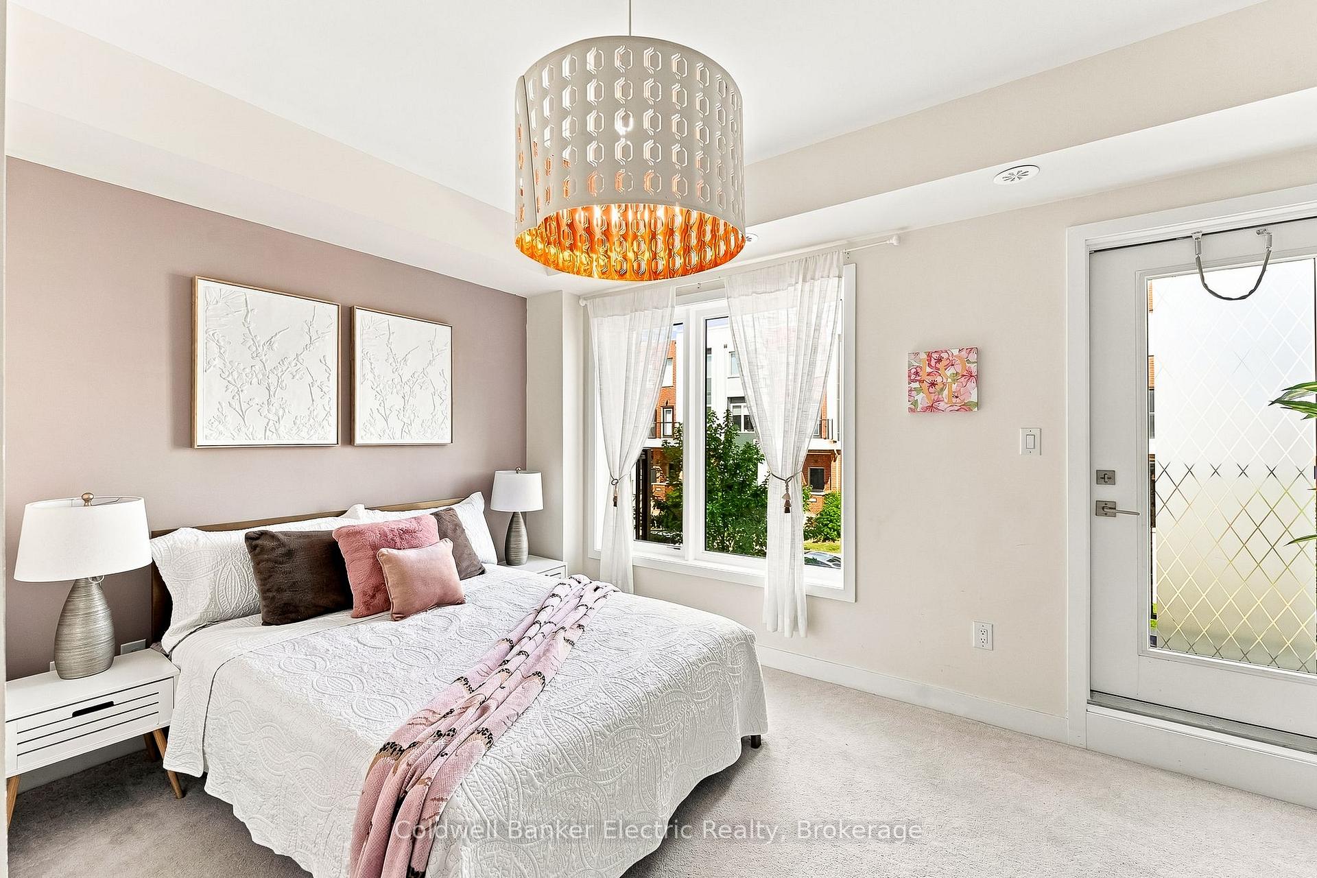 Photo 22 of 42 William Duncan Road, North York, Downsview-Roding-CFB — HOMEH