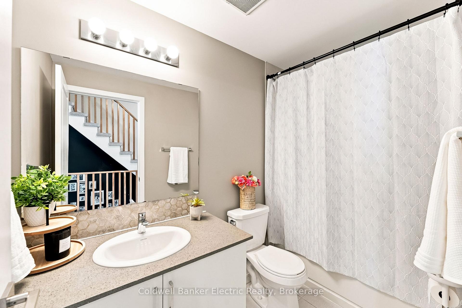 Photo 24 of 42 William Duncan Road, North York, Downsview-Roding-CFB — HOMEH