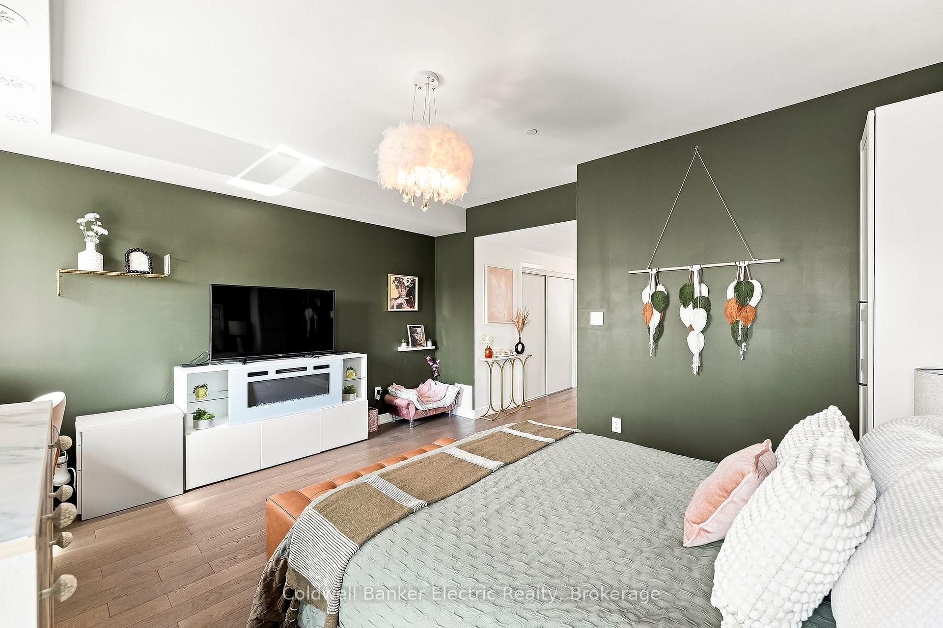 Photo 27 of 42 William Duncan Road, North York, Downsview-Roding-CFB — HOMEH