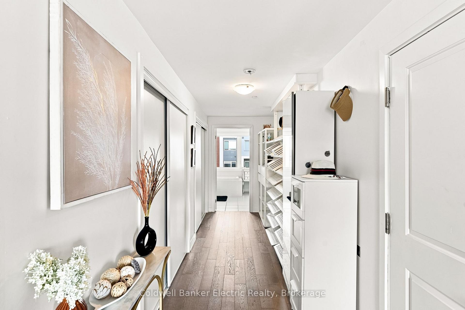 Photo 29 of 42 William Duncan Road, North York, Downsview-Roding-CFB — HOMEH