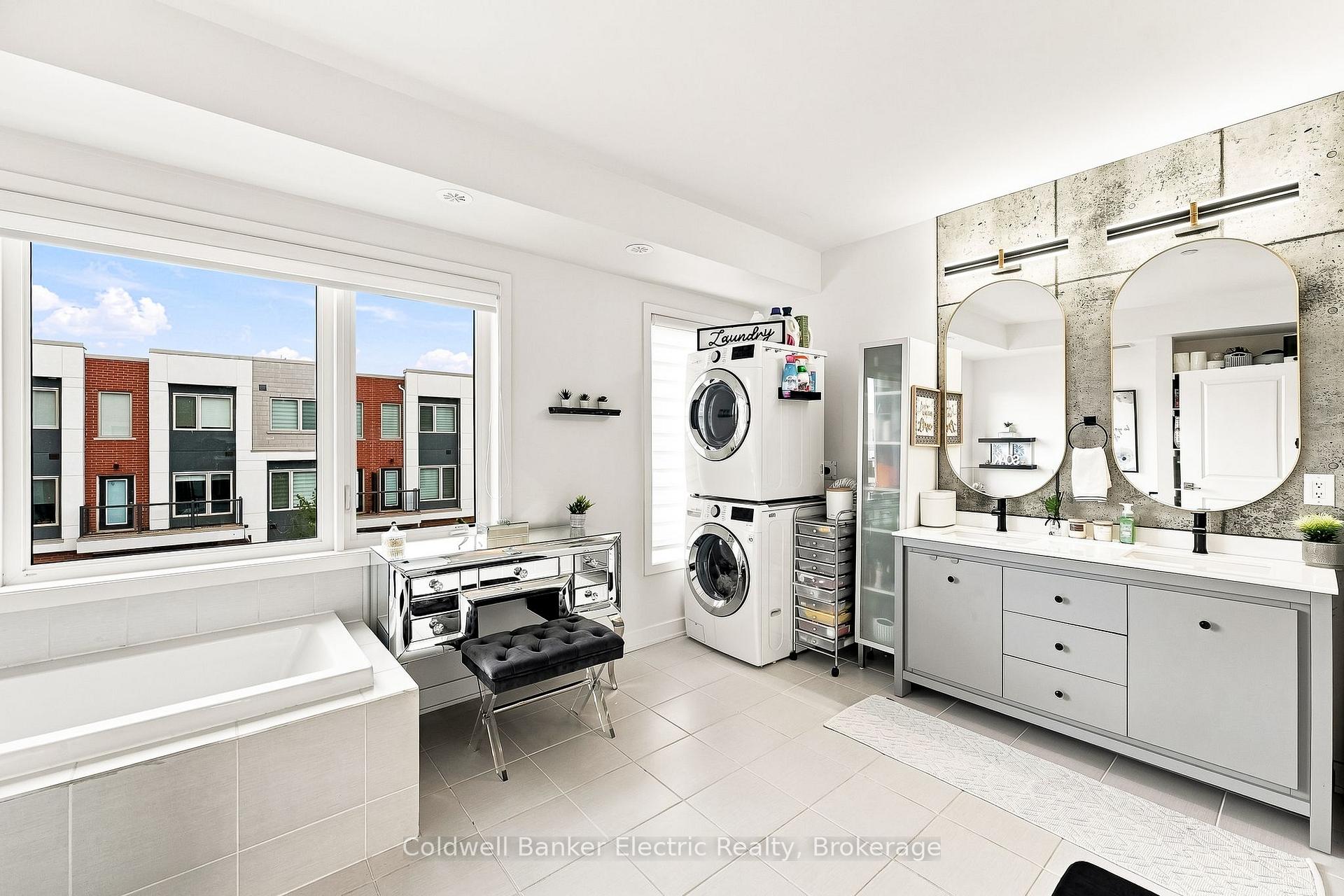Photo 30 of 42 William Duncan Road, North York, Downsview-Roding-CFB — HOMEH