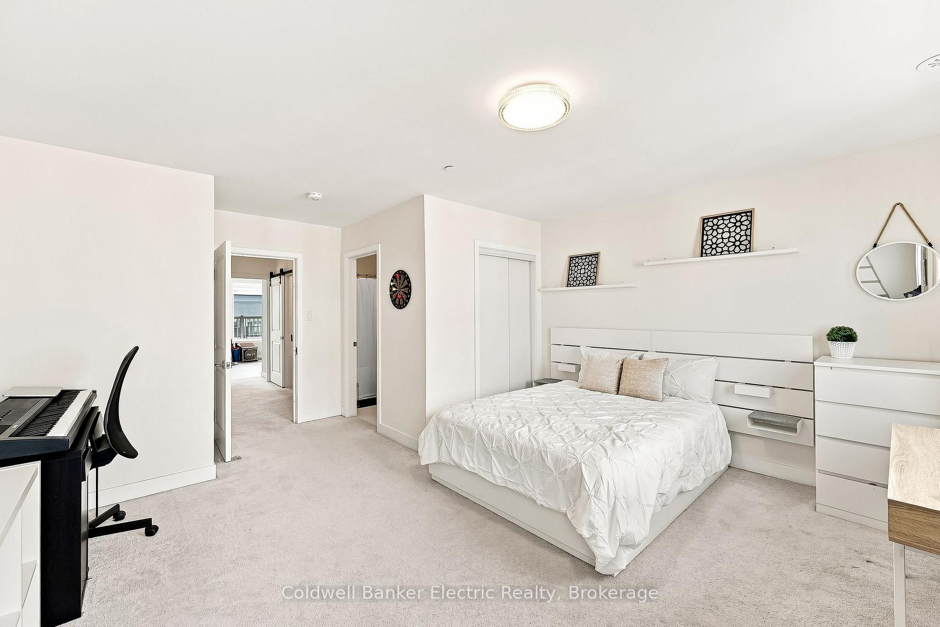 Photo 34 of 42 William Duncan Road, North York, Downsview-Roding-CFB — HOMEH