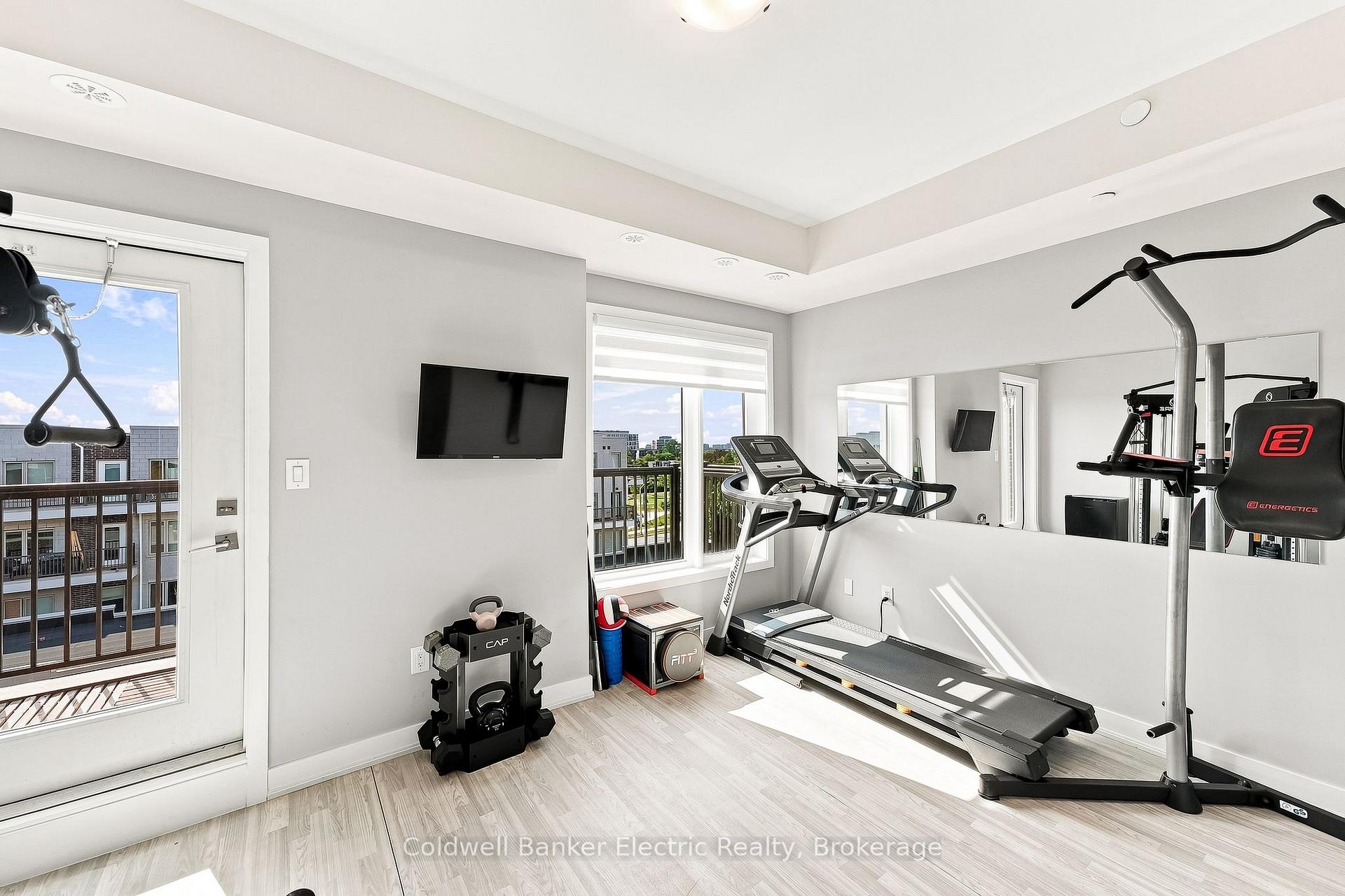 Photo 36 of 42 William Duncan Road, North York, Downsview-Roding-CFB — HOMEH