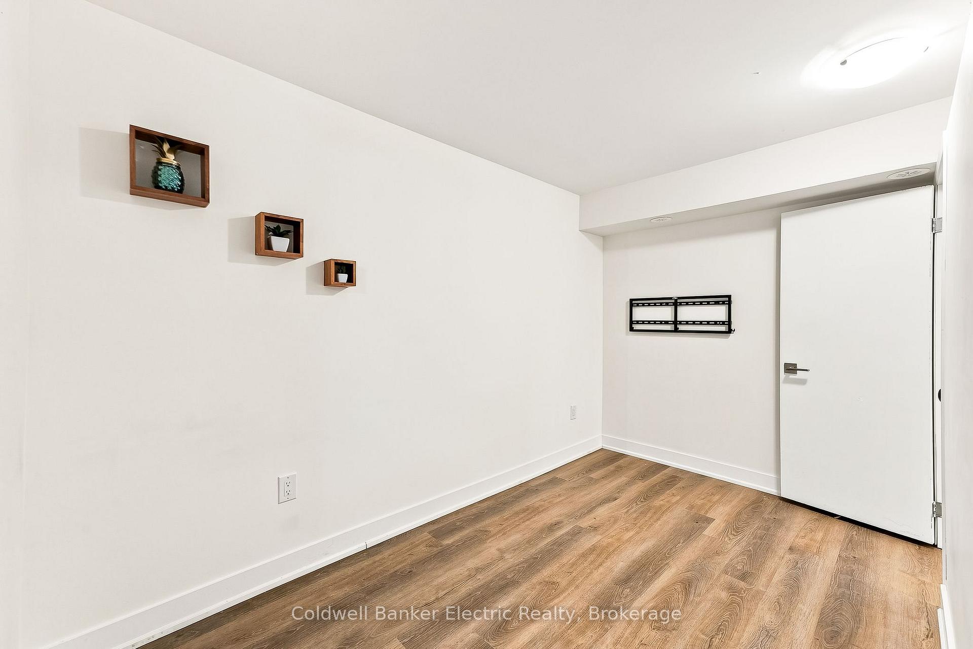 Photo 37 of 42 William Duncan Road, North York, Downsview-Roding-CFB — HOMEH