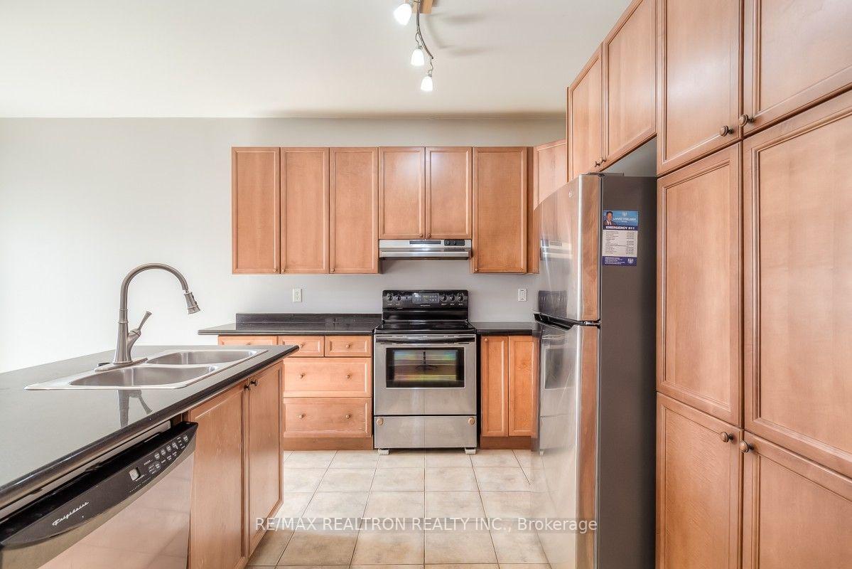 Photo 10 of 41 Oceanpearl Crescent N, Whitby, Blue Grass Meadows — HOMEH