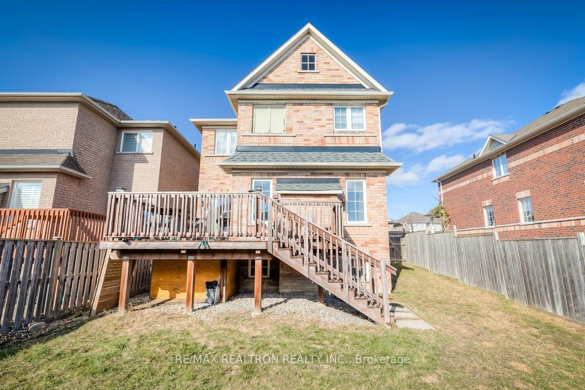 Photo 26 of 41 Oceanpearl Crescent N, Whitby, Blue Grass Meadows — HOMEH