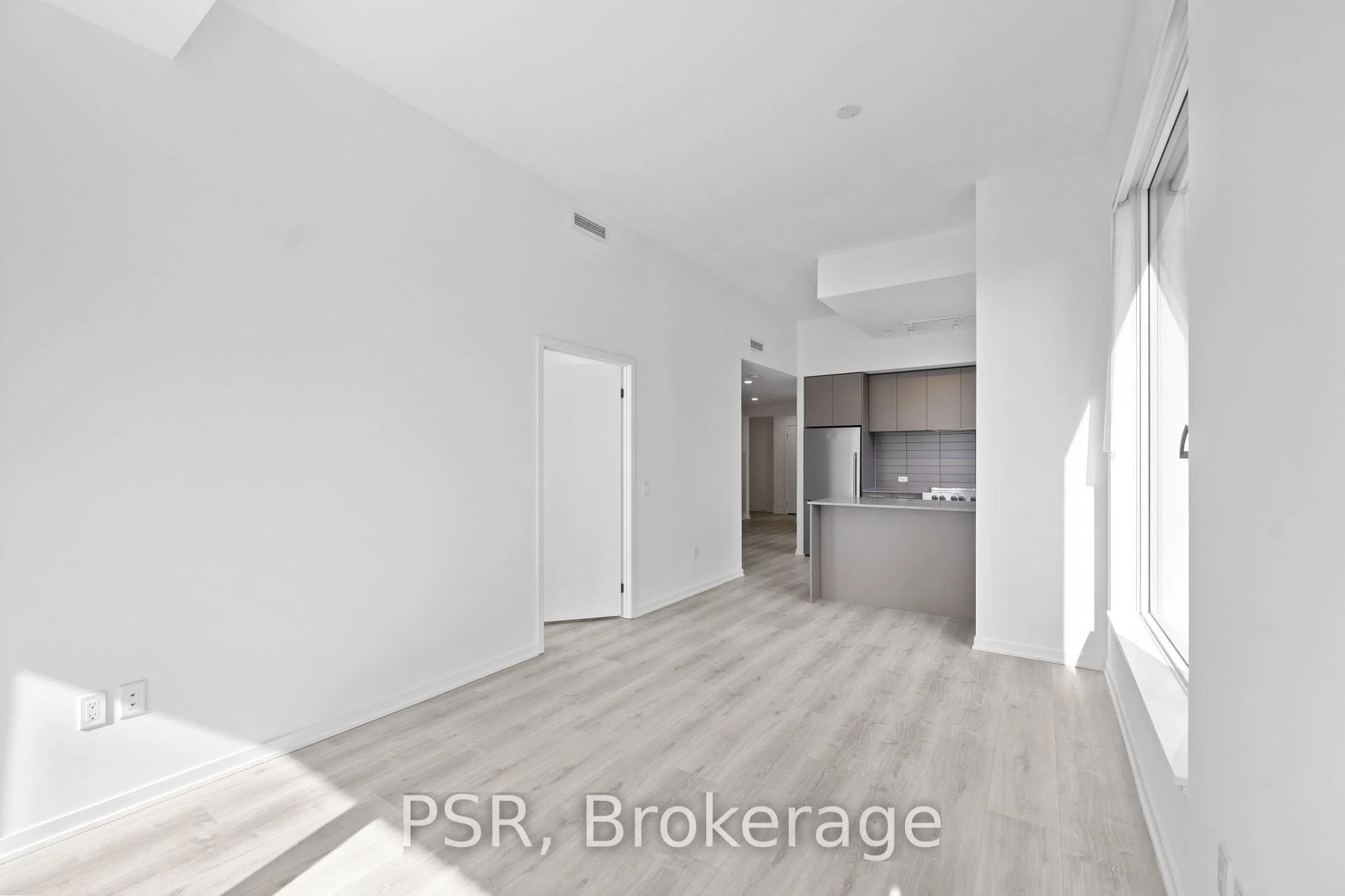 Photo 8 of Unit 708, 101 Roehampton Avenue, Toronto, Mount Pleasant West — HOMEH