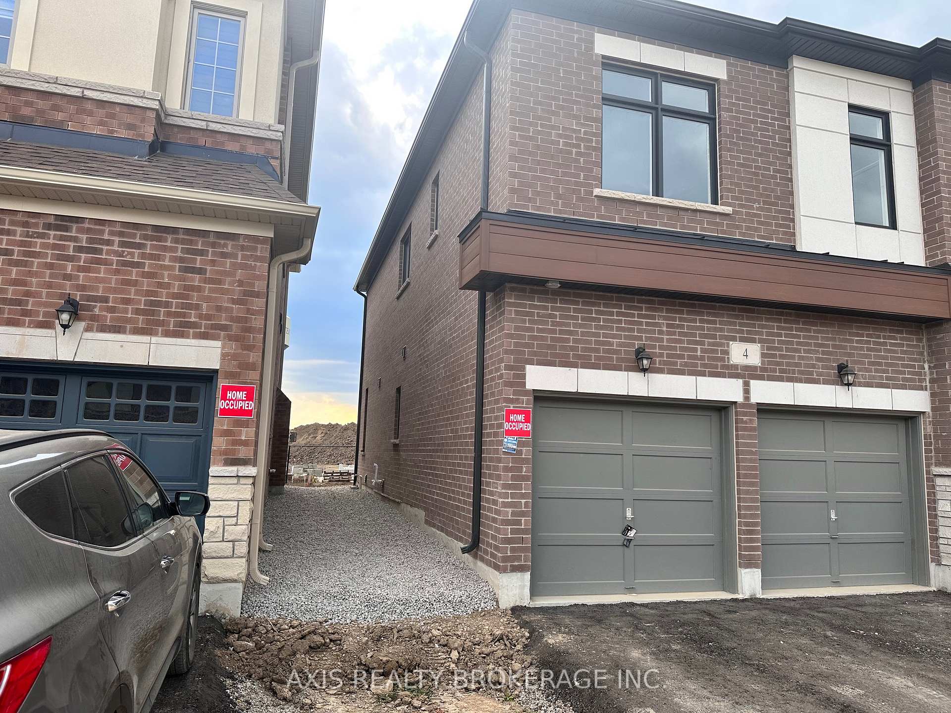 Photo 2 of 4 Pond View Gate, Hamilton, Waterdown — HOMEH