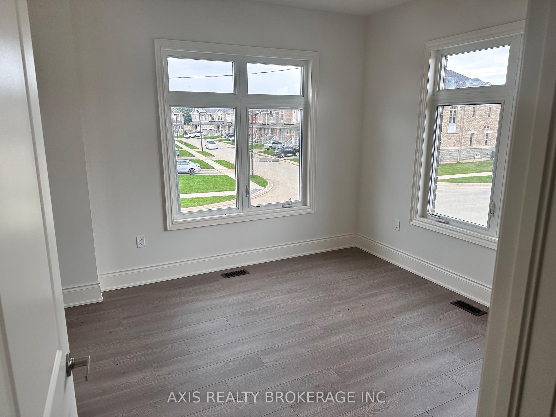 Photo 16 of 4 Pond View Gate, Hamilton, Waterdown — HOMEH