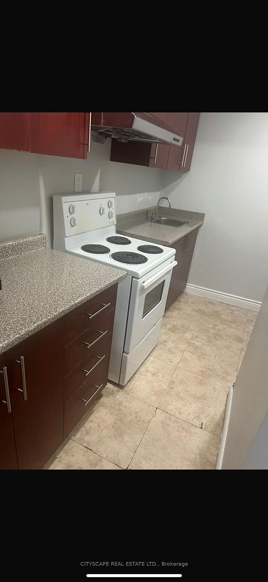 Photo 3 of 139 Ecclestone Drive, Brampton, Brampton West — HOMEH