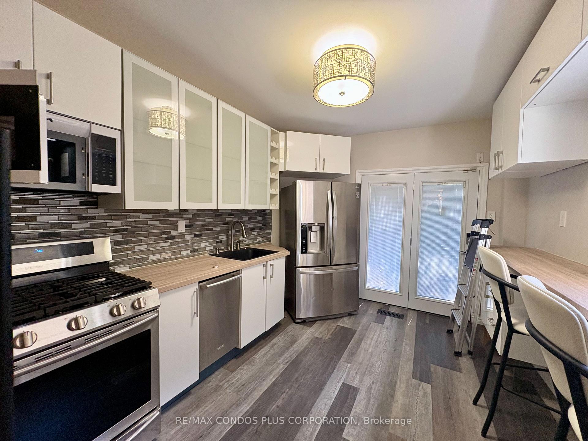 Photo 3 of 15 Irwin Avenue, Toronto, Bay Street Corridor — HOMEH