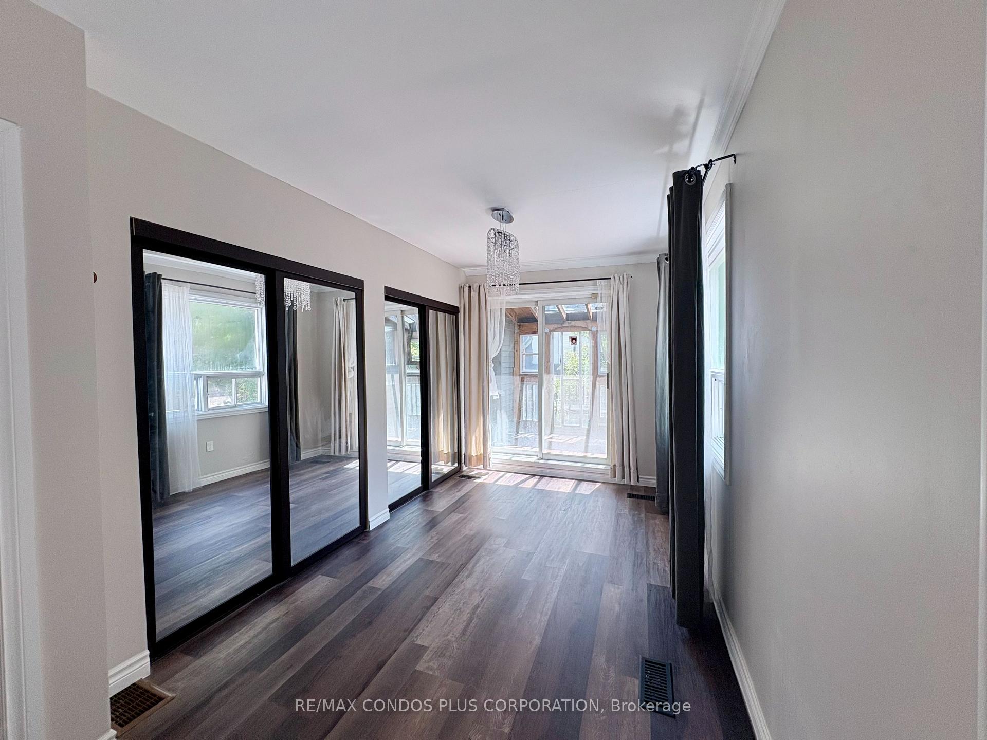 Photo 4 of 15 Irwin Avenue, Toronto, Bay Street Corridor — HOMEH