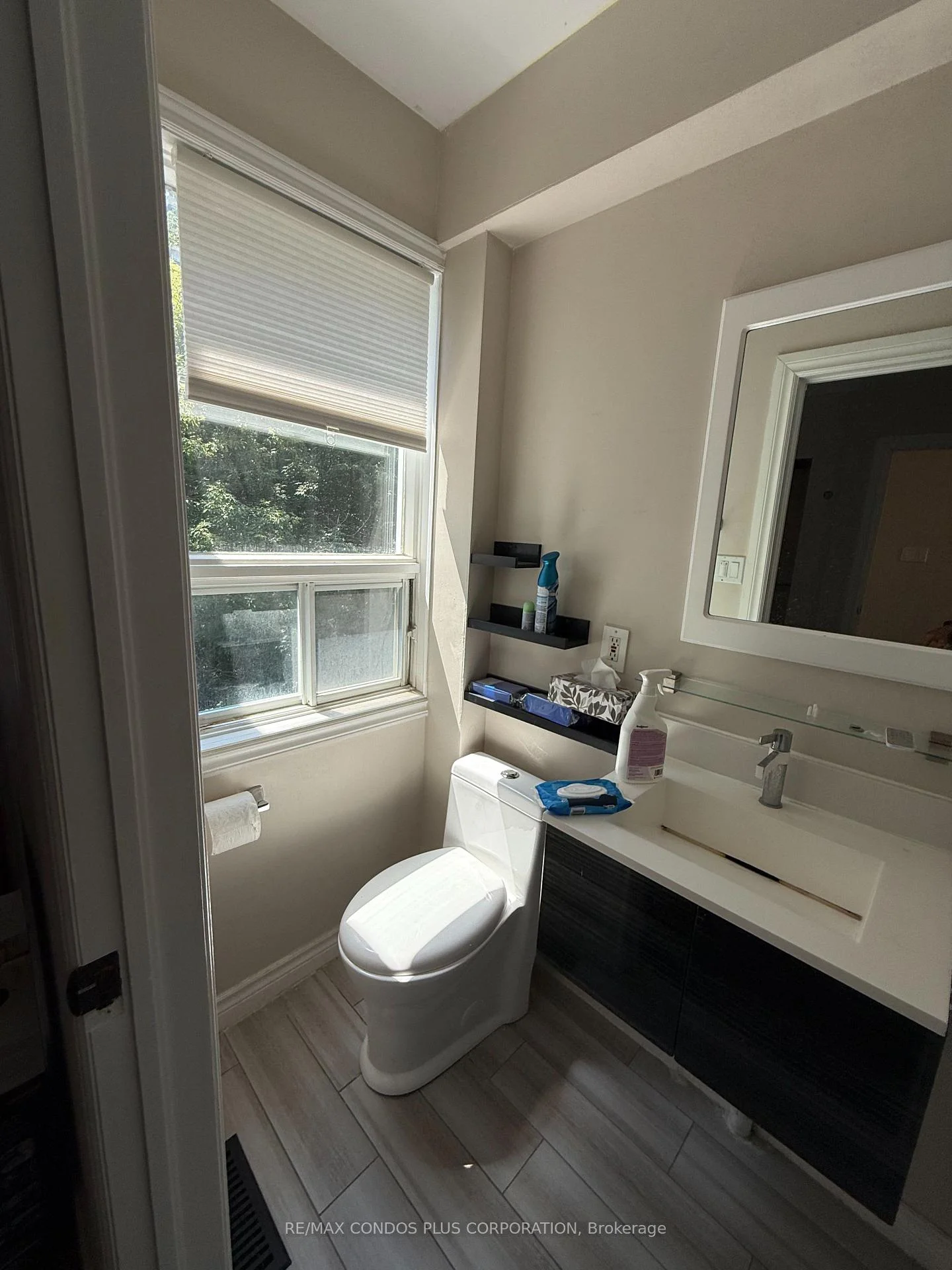 Photo 10 of 15 Irwin Avenue, Toronto, Bay Street Corridor — HOMEH