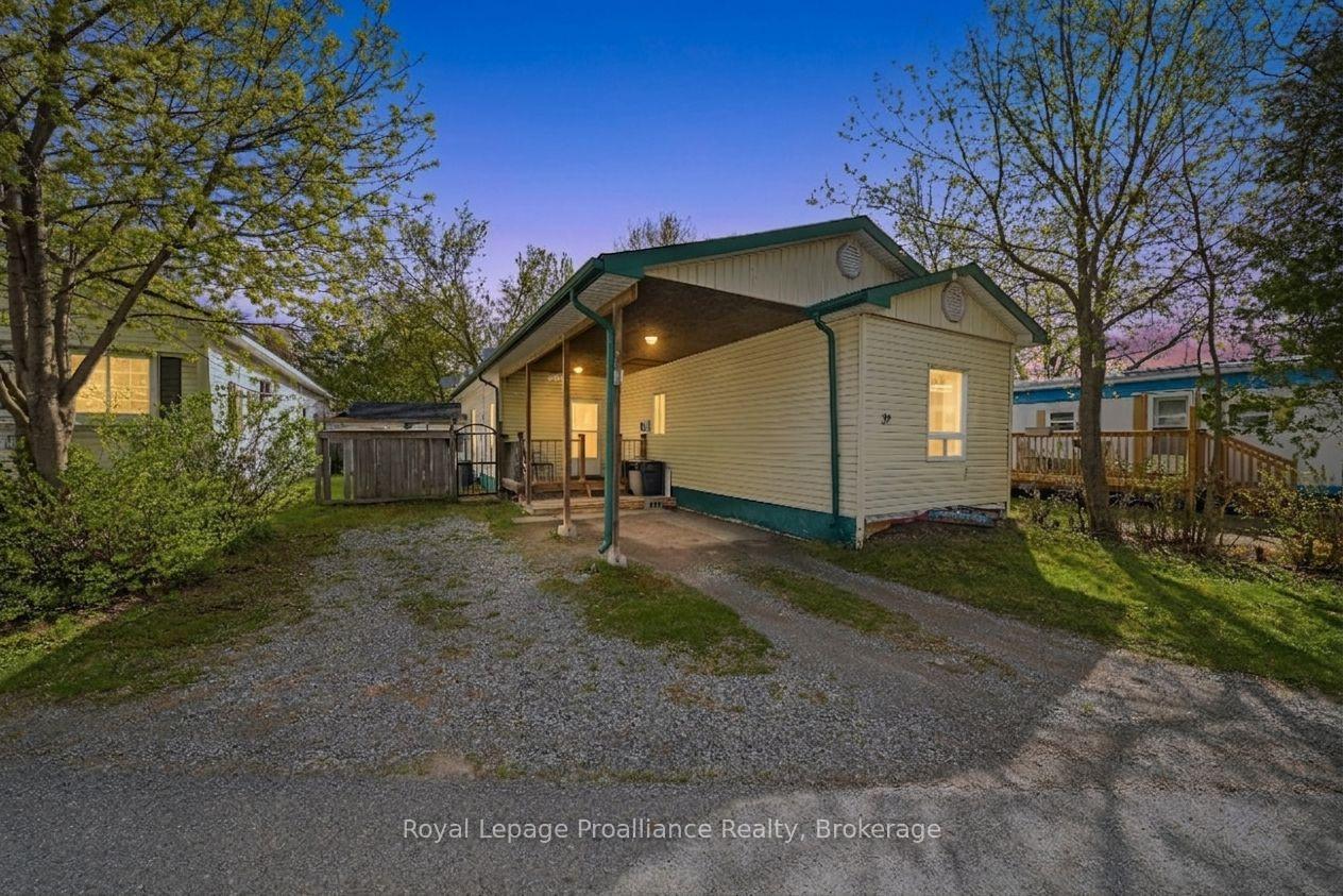 Photo 1 of Unit 39, 63 Whites Road, Quinte West, Sidney Ward — HOMEH
