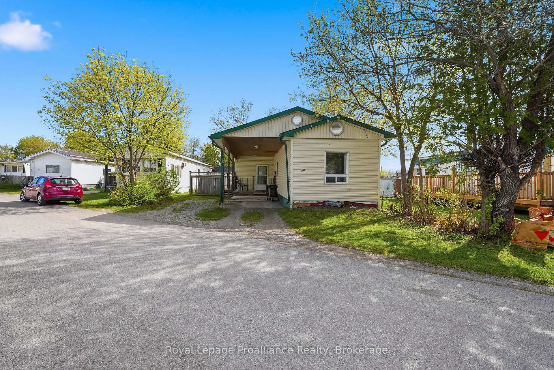 Photo 2 of Unit 39, 63 Whites Road, Quinte West, Sidney Ward — HOMEH