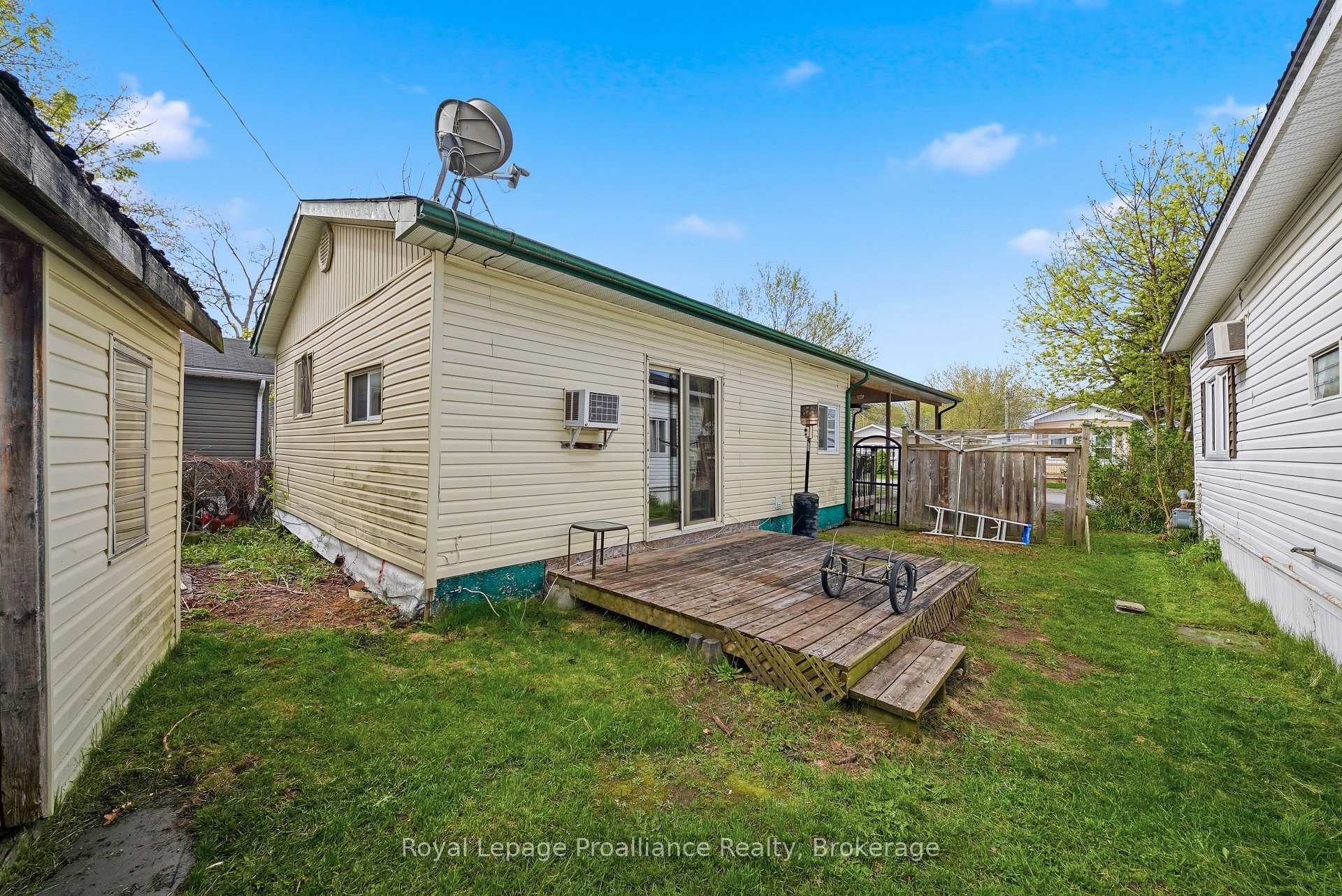 Photo 25 of Unit 39, 63 Whites Road, Quinte West, Sidney Ward — HOMEH