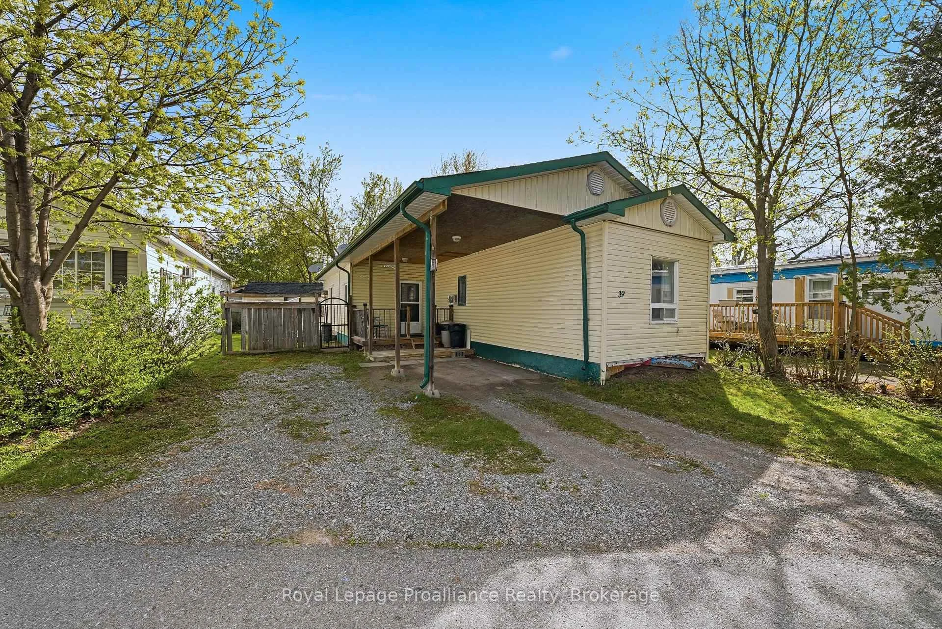 Photo 4 of Unit 39, 63 Whites Road, Quinte West, Sidney Ward — HOMEH
