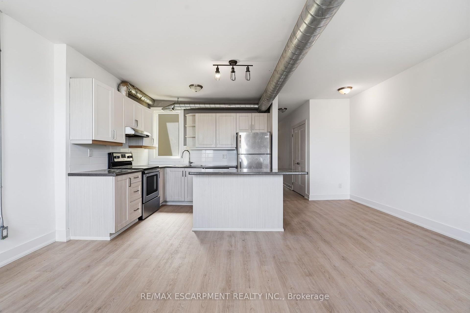 Photo 16 of Unit 02, 1006 King Street E, Hamilton, Stipley — HOMEH