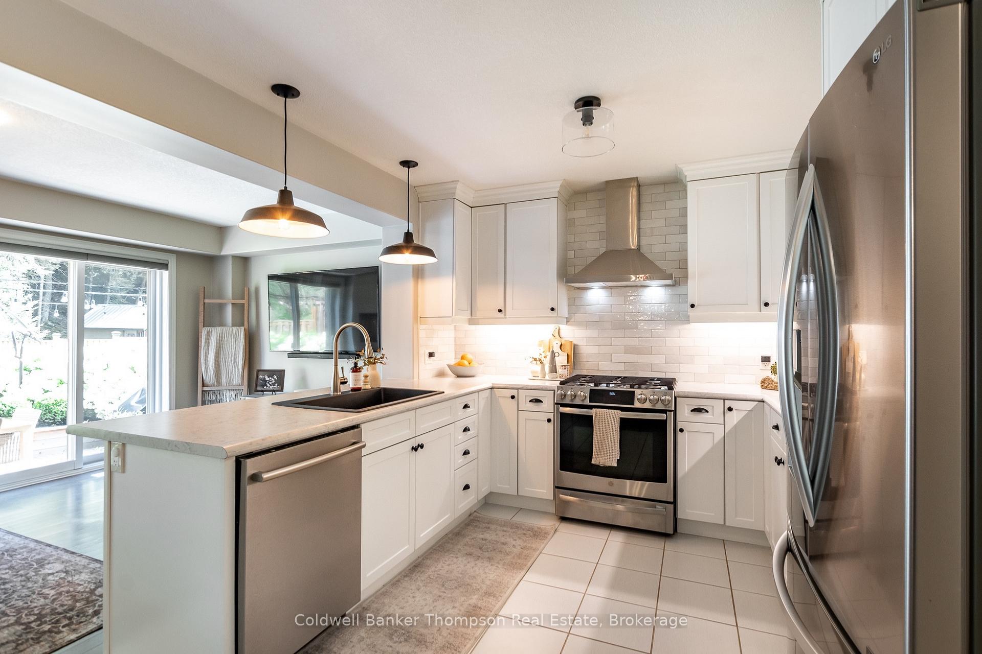 Photo 8 of 12 Spalding Crescent, Huntsville, Chaffey — HOMEH