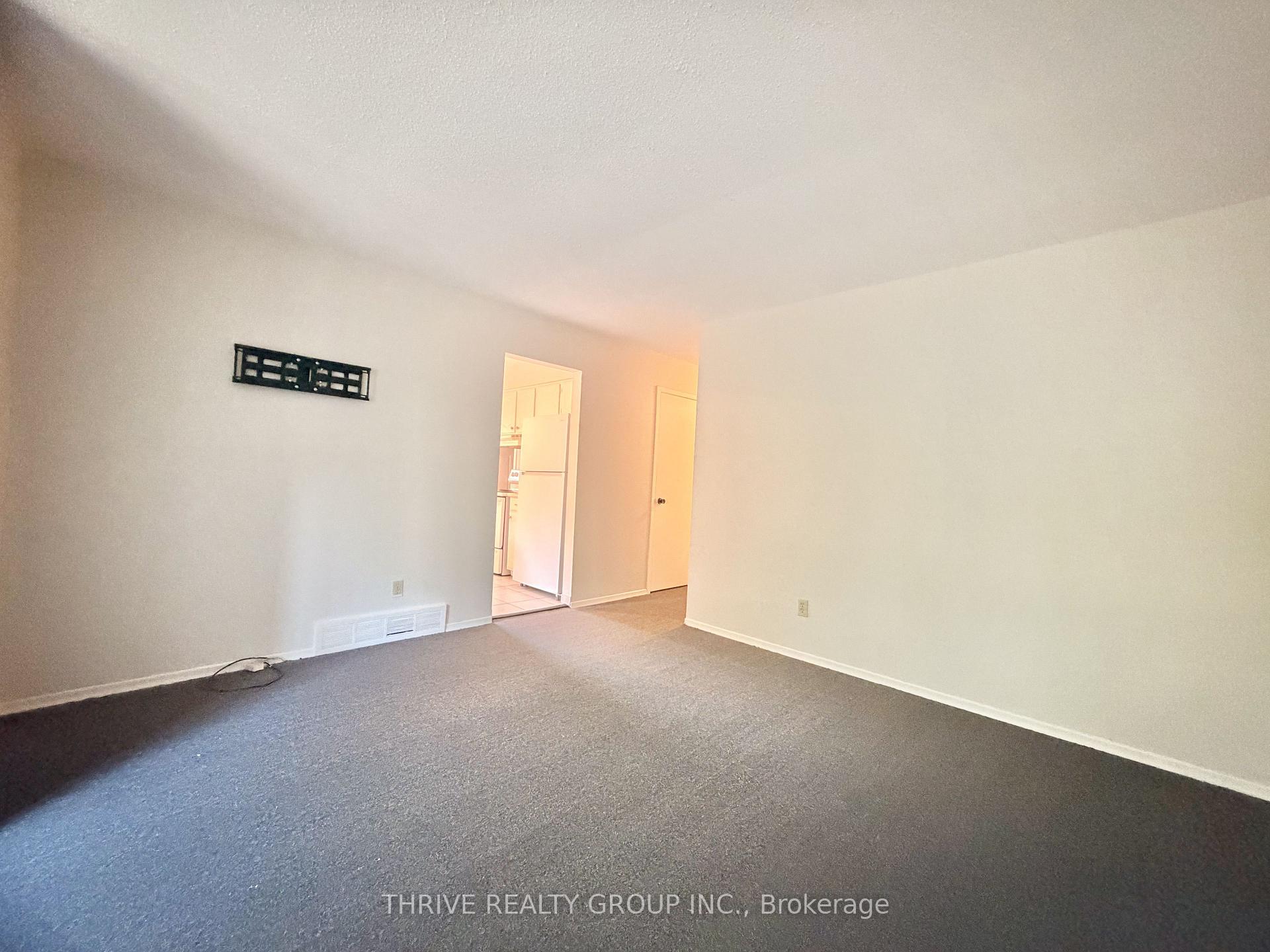 Photo 9 of 202 Muriel Crescent, London, South X — HOMEH