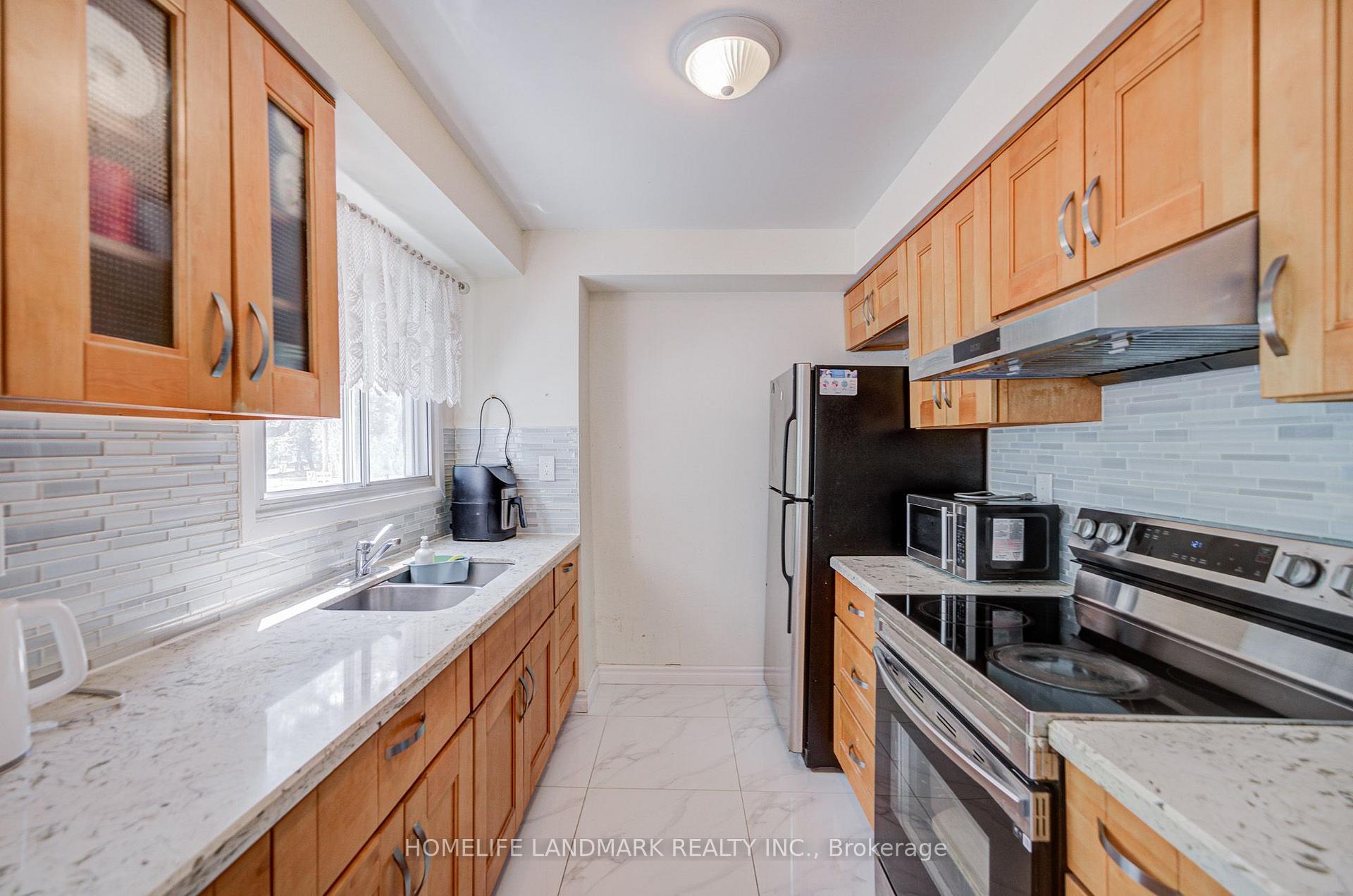 Photo 11 of 6 Thunder Grove, Scarborough, Agincourt North — HOMEH