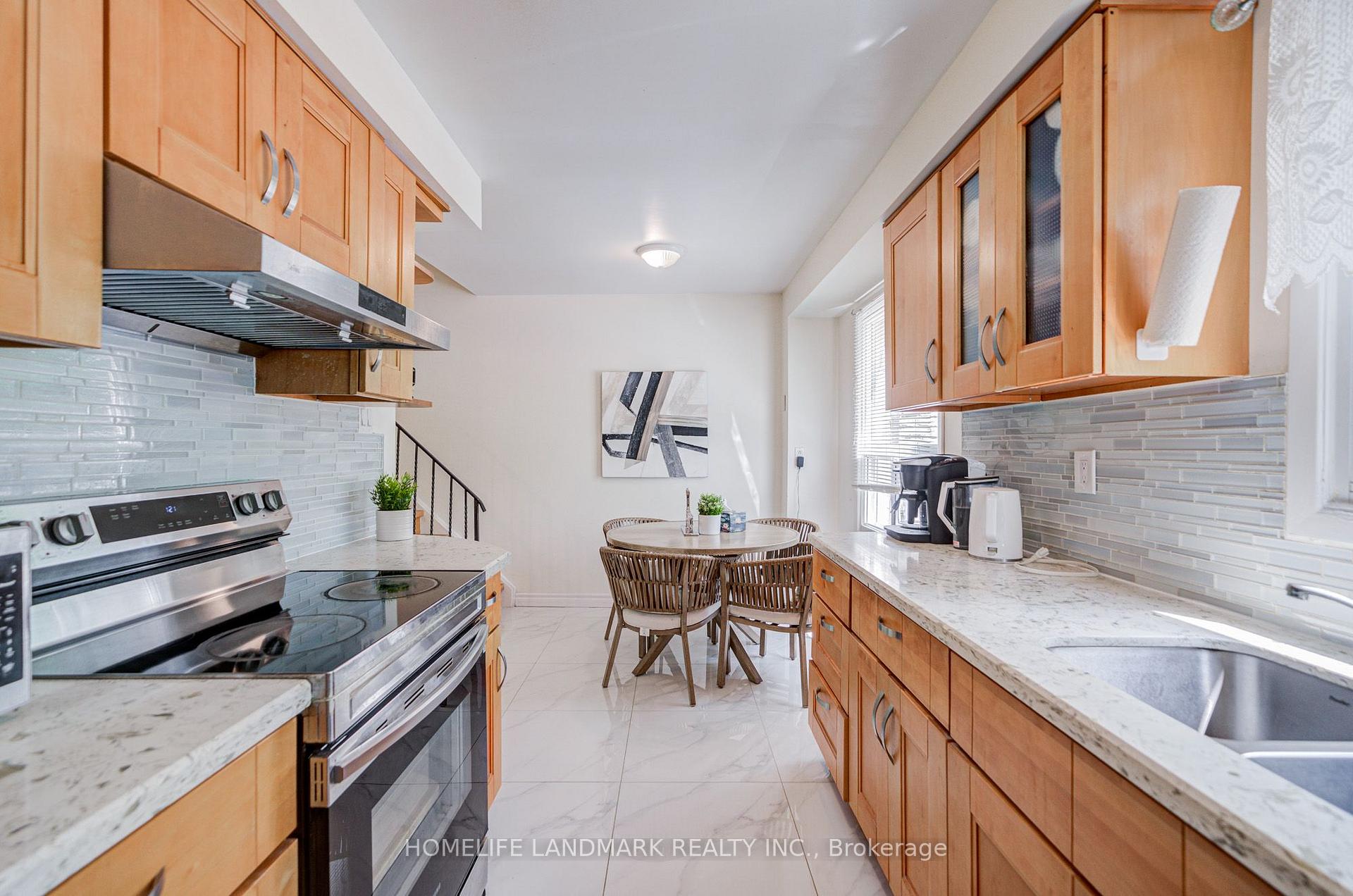 Photo 13 of 6 Thunder Grove, Scarborough, Agincourt North — HOMEH