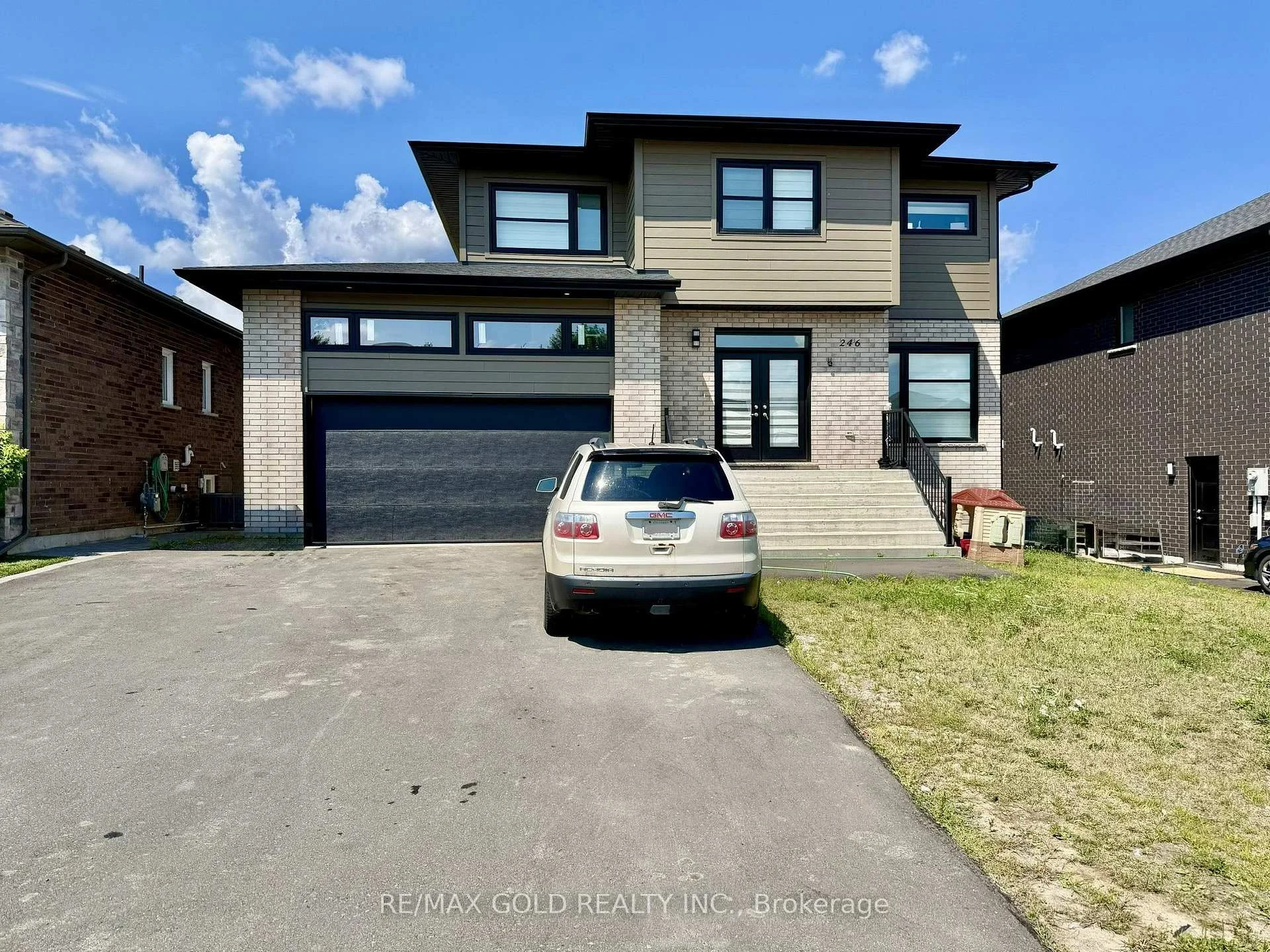 Photo of 246 Jeanine Street N