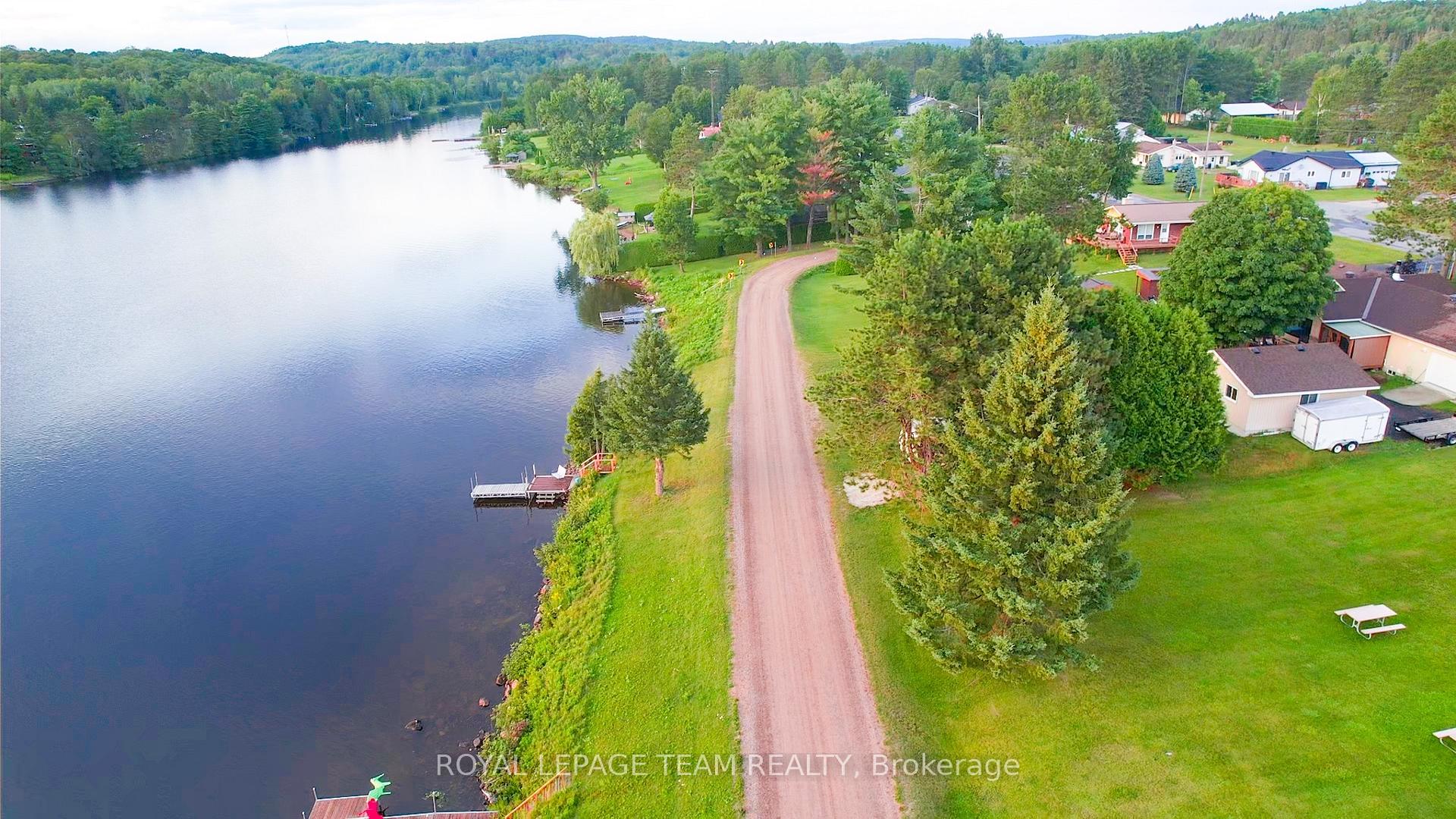 Photo 6 of 76 Lake Street, South Algonquin — HOMEH