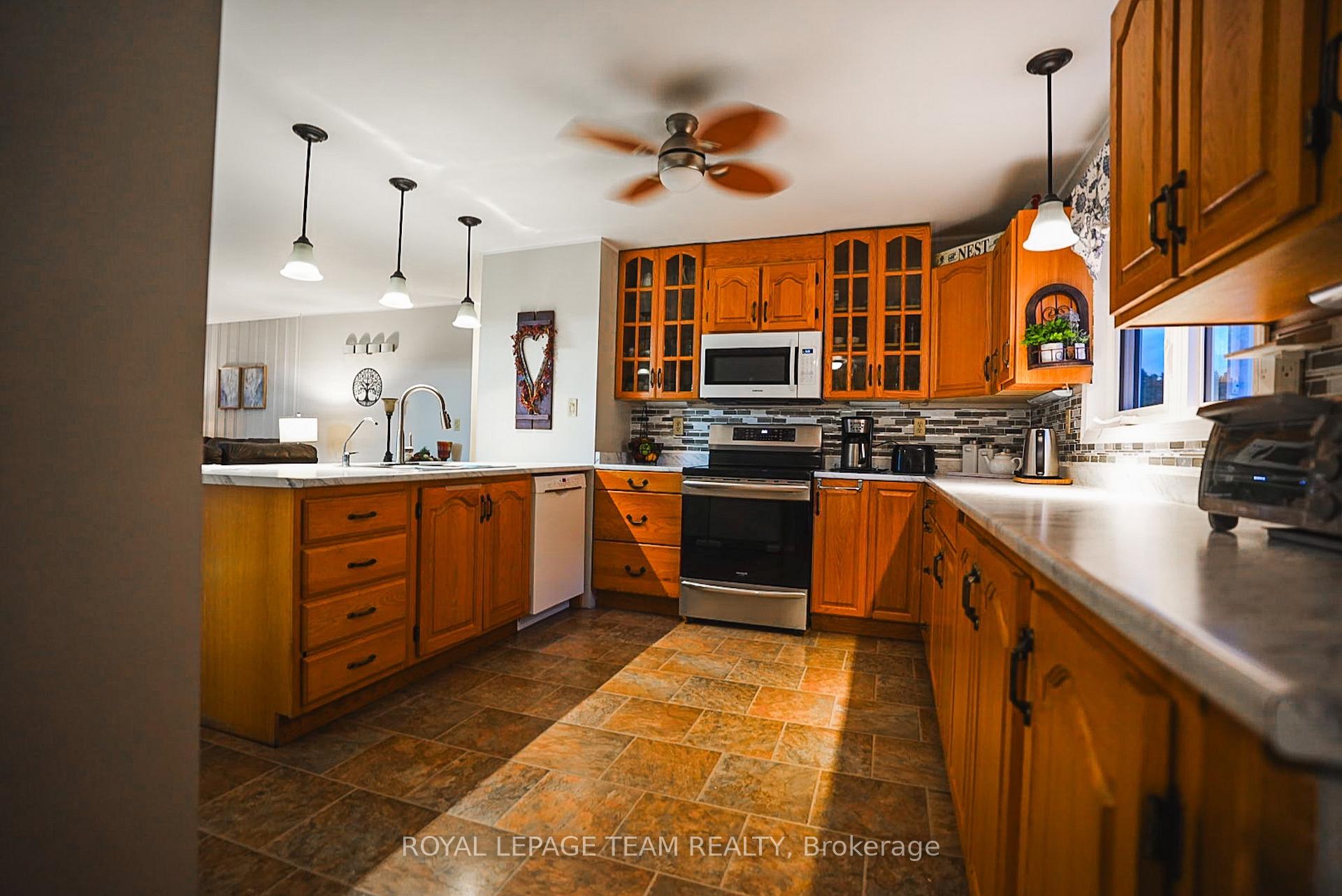 Photo 15 of 76 Lake Street, South Algonquin — HOMEH